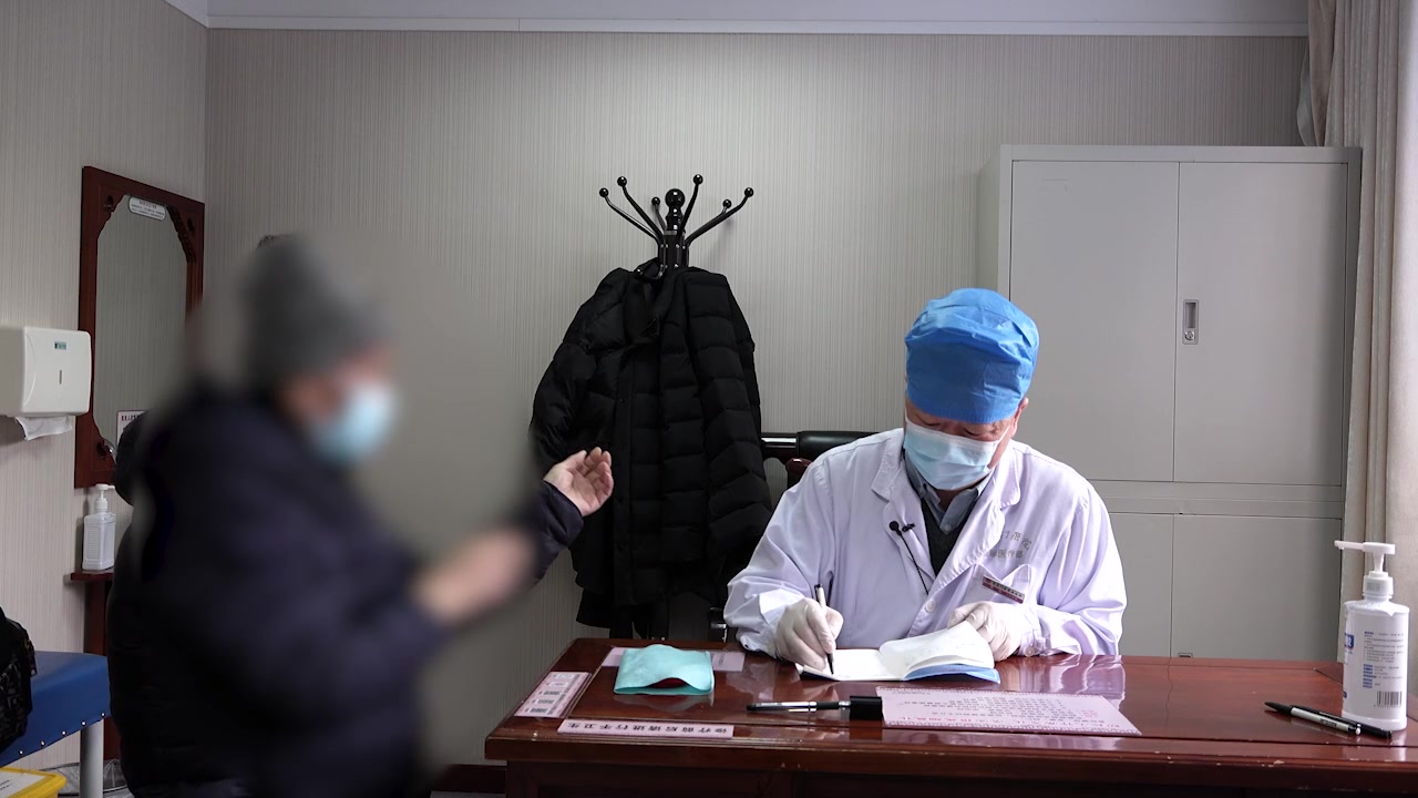 肺脾气虚痰瘀互结：61岁男性肺癌胸痛痰血便秘的通腑健脾调治