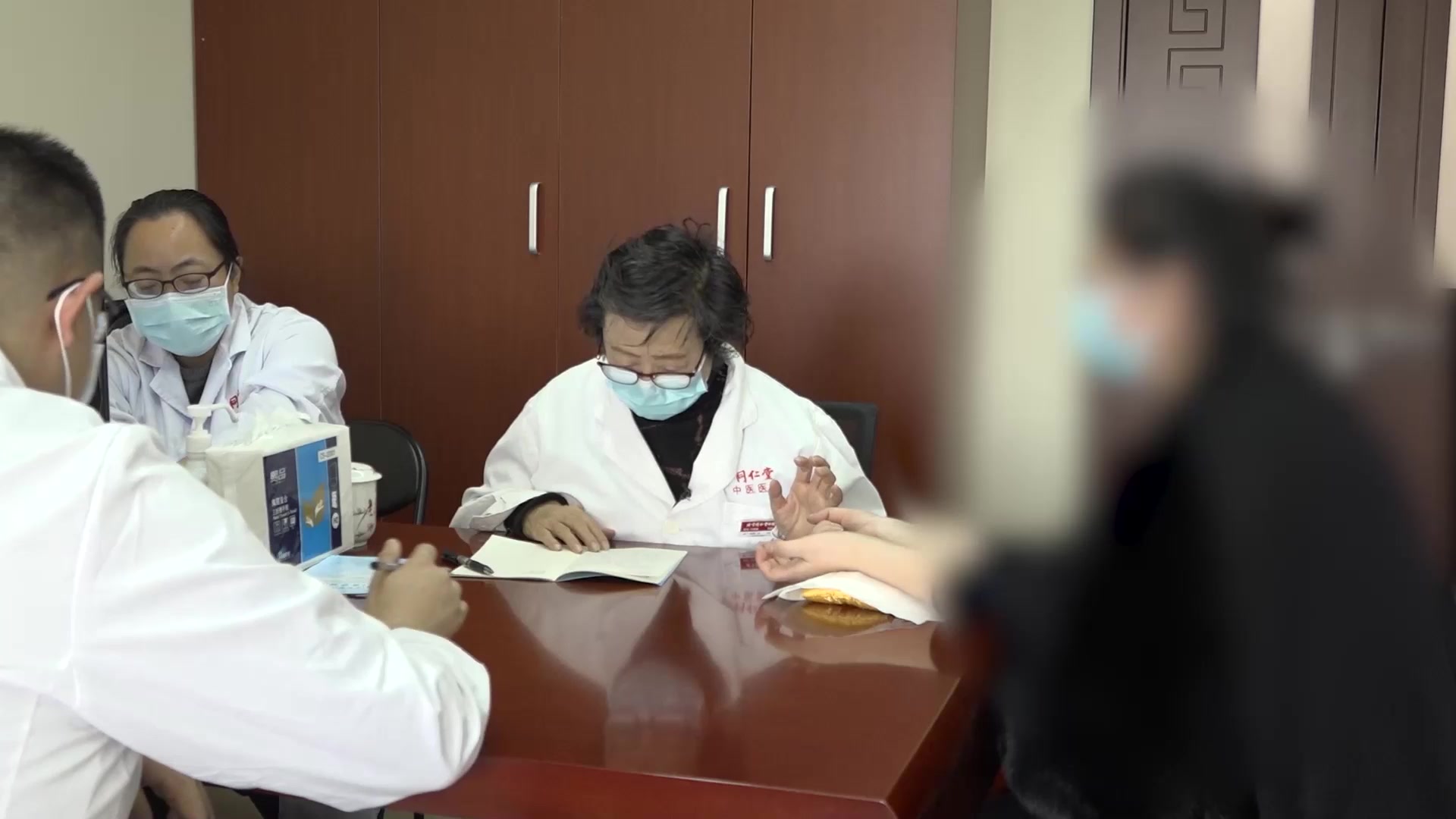 脾肾两虚肝郁气滞：44岁糖尿病偏头痛患者胃脘痞满之轻清滋肾疏肝法