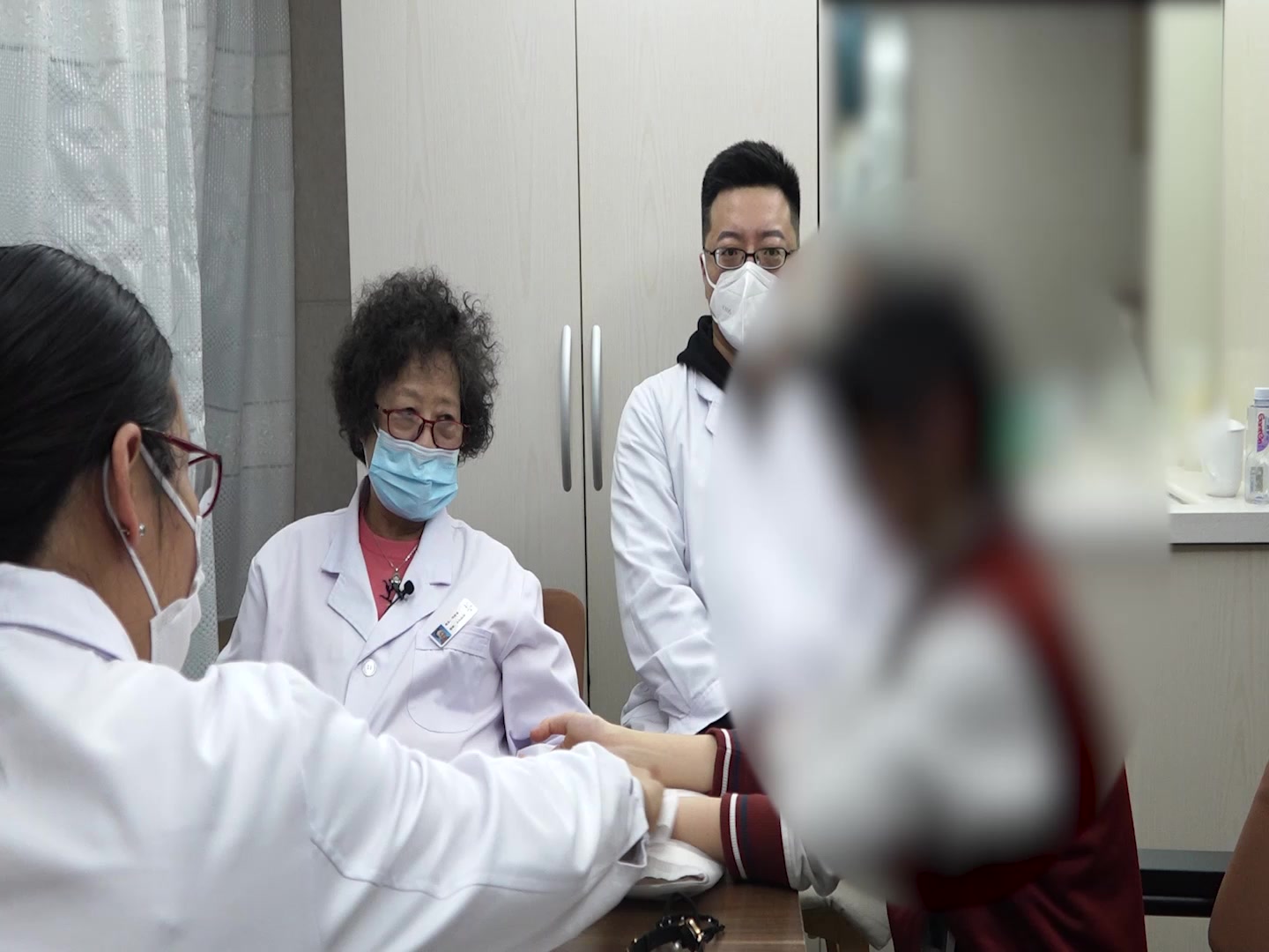 肝胃不和湿热内蕴：17岁女生消化不良口气重之疏肝和胃化湿法