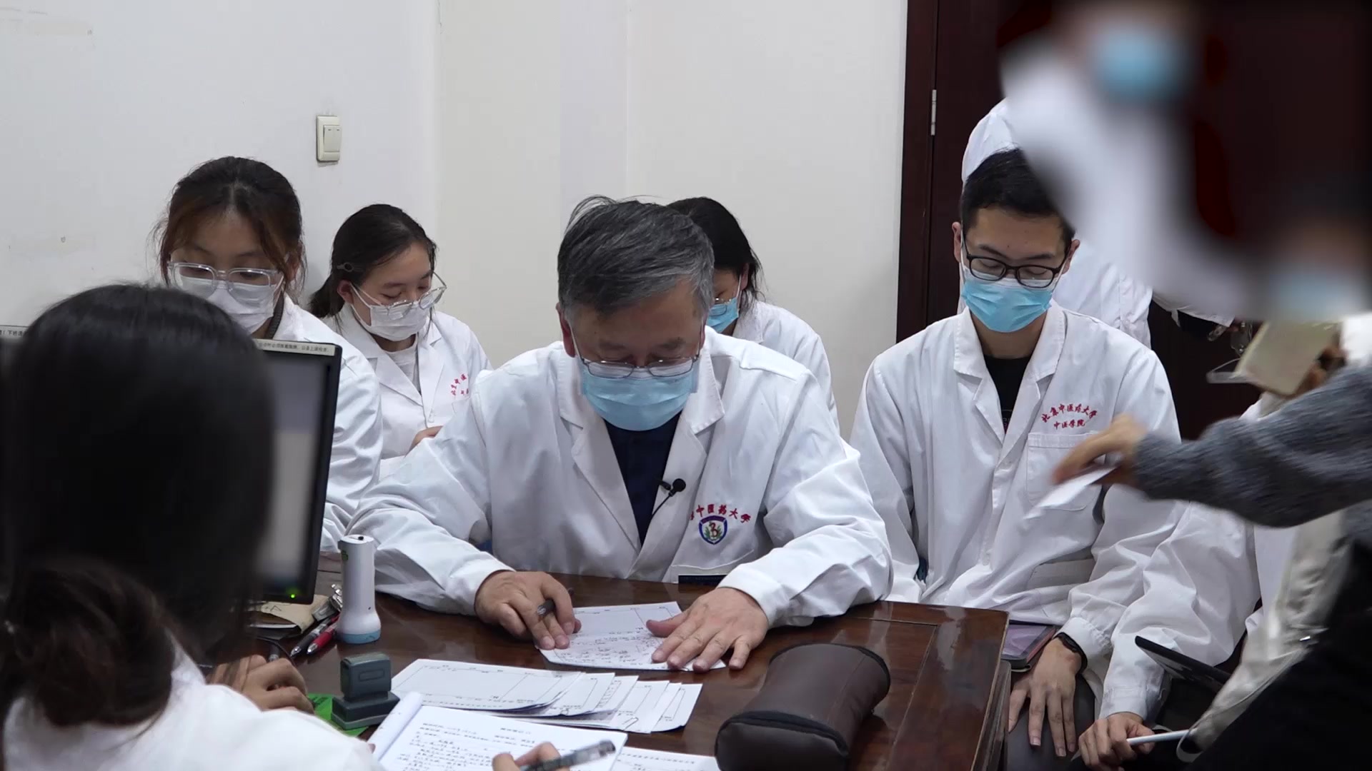 风热犯肺证：19岁男性感冒后咳嗽咽痒低热之宣肺清热法