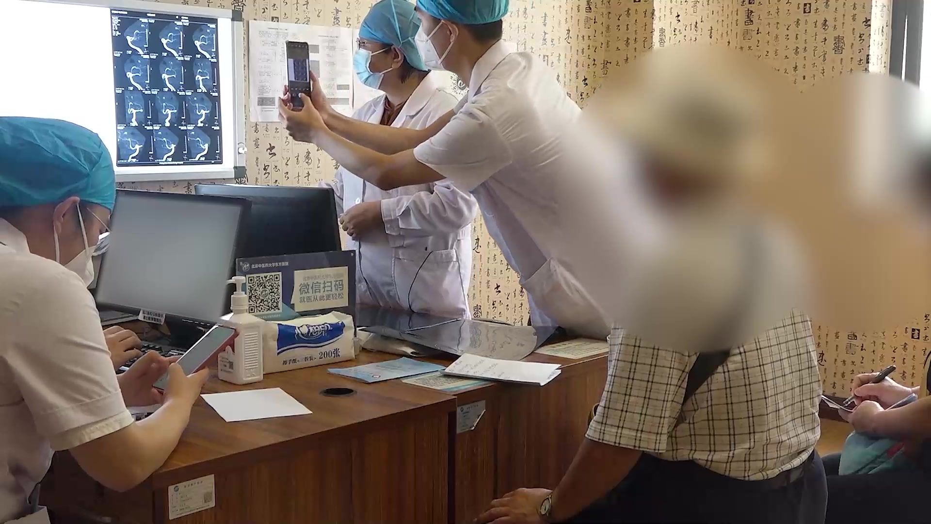 肝肾阴虚，肝火扰心：76岁男性脑白质变性伴失眠焦虑的滋阴安神法