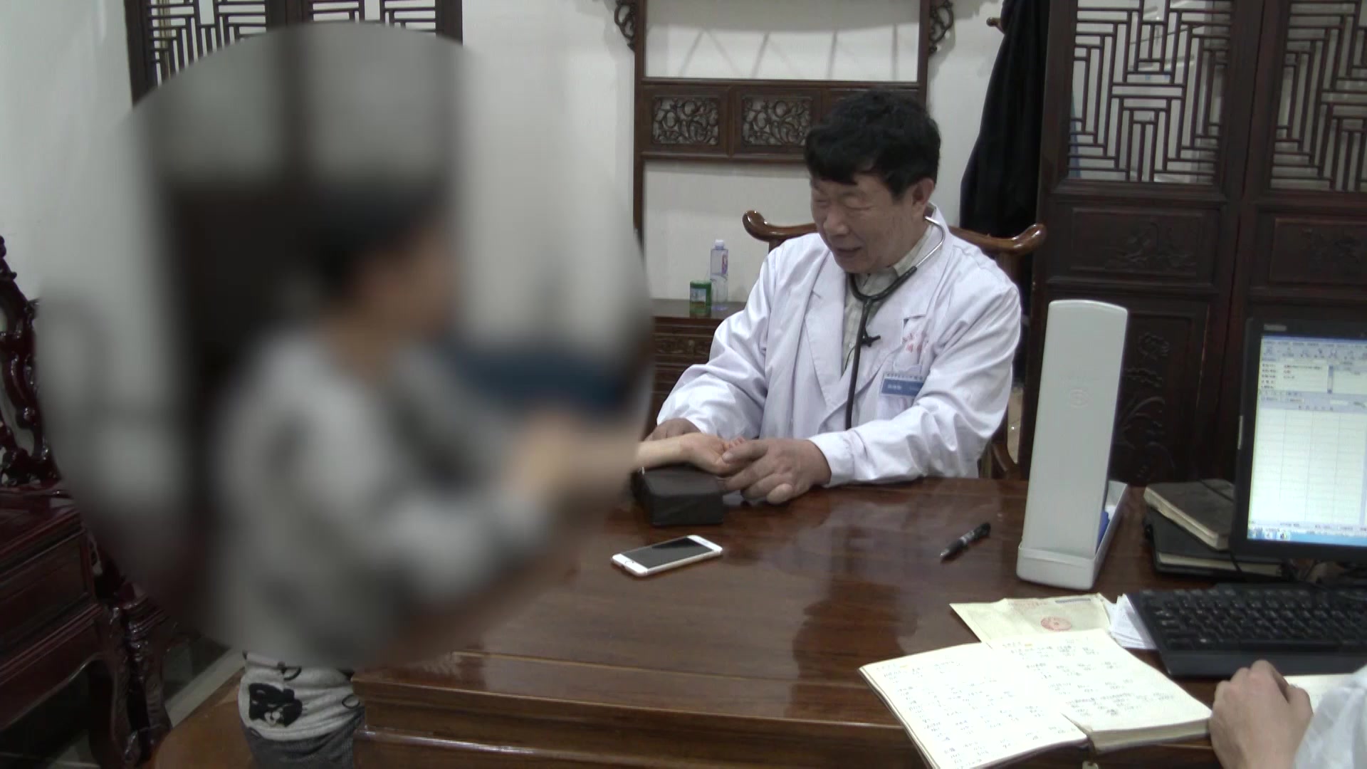 肝胃不和气滞郁热：41岁女性复诊口疮后胃痛打嗝的疏肝和胃法