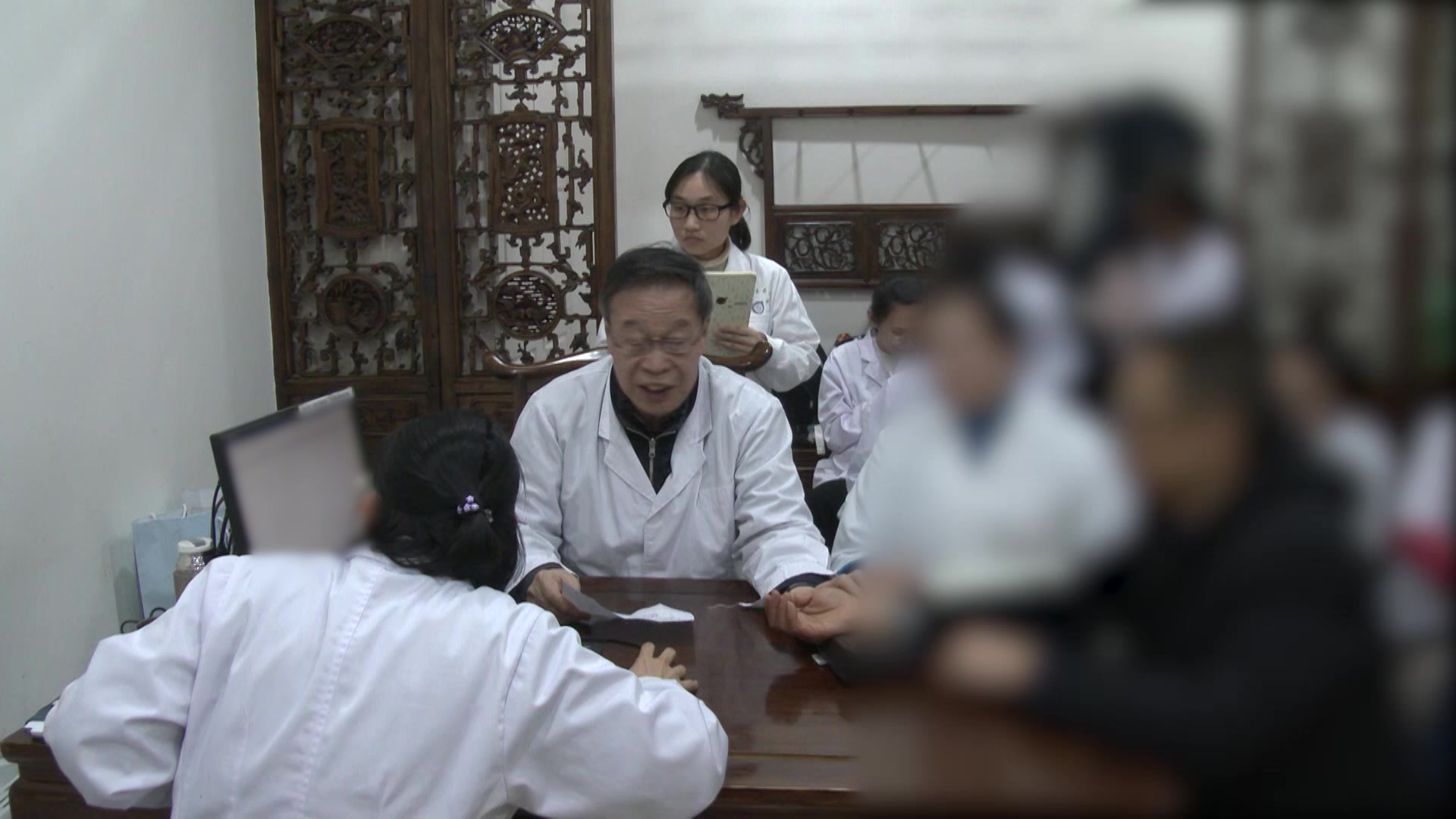 脾肾阳虚肠燥津亏：50岁男肾功能不全夜尿频多伴大便干结的通腑泄浊法