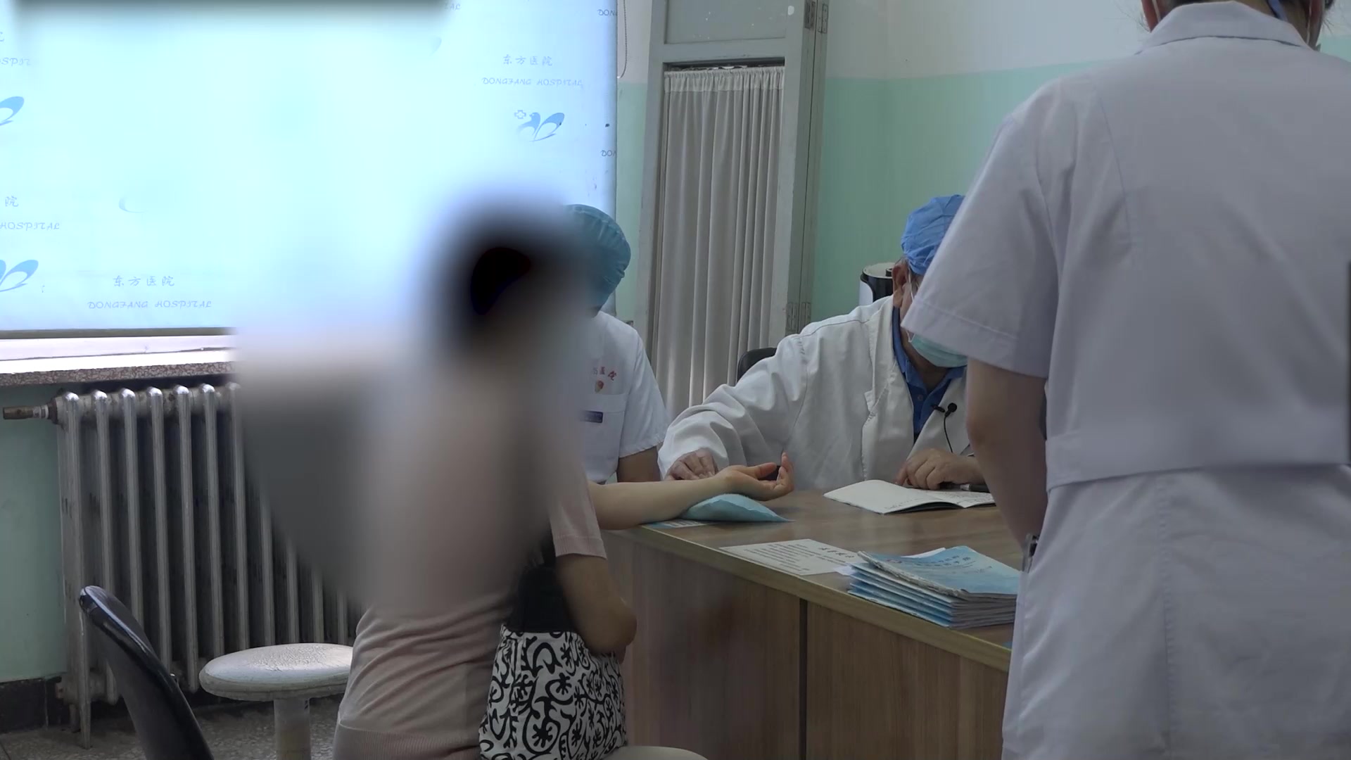 气阴两虚瘀热上扰：66岁胸痹痹证患者咽部异物感牙龈肿痛的清上治标法