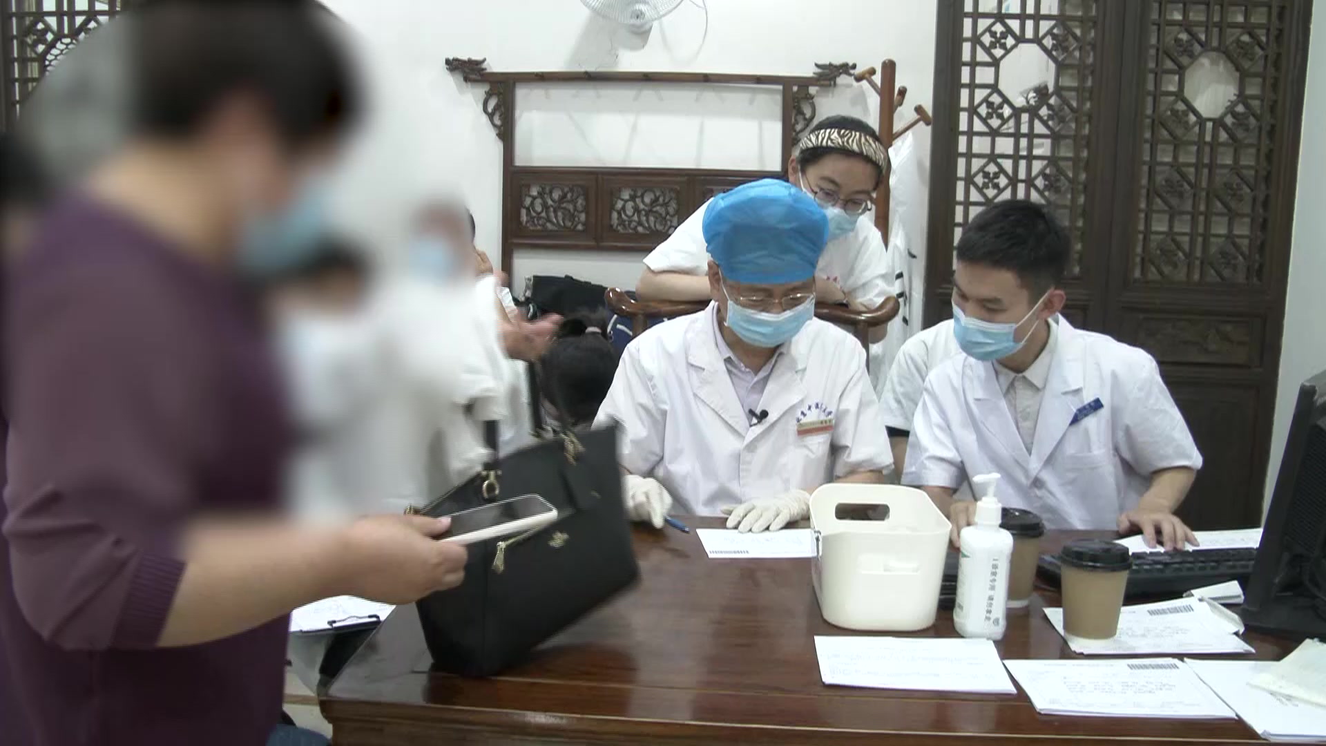 肝郁脾虚：15岁郁病女生情绪好转后仍乏力，去黄连肉桂加党参健脾益气
