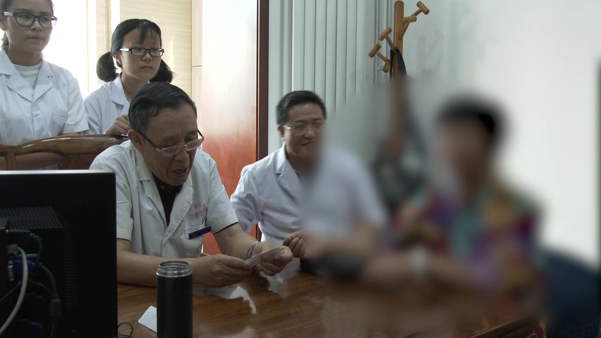 气虚失摄风邪外袭：47岁女性术后头疼自汗的补中益气合桂枝汤法