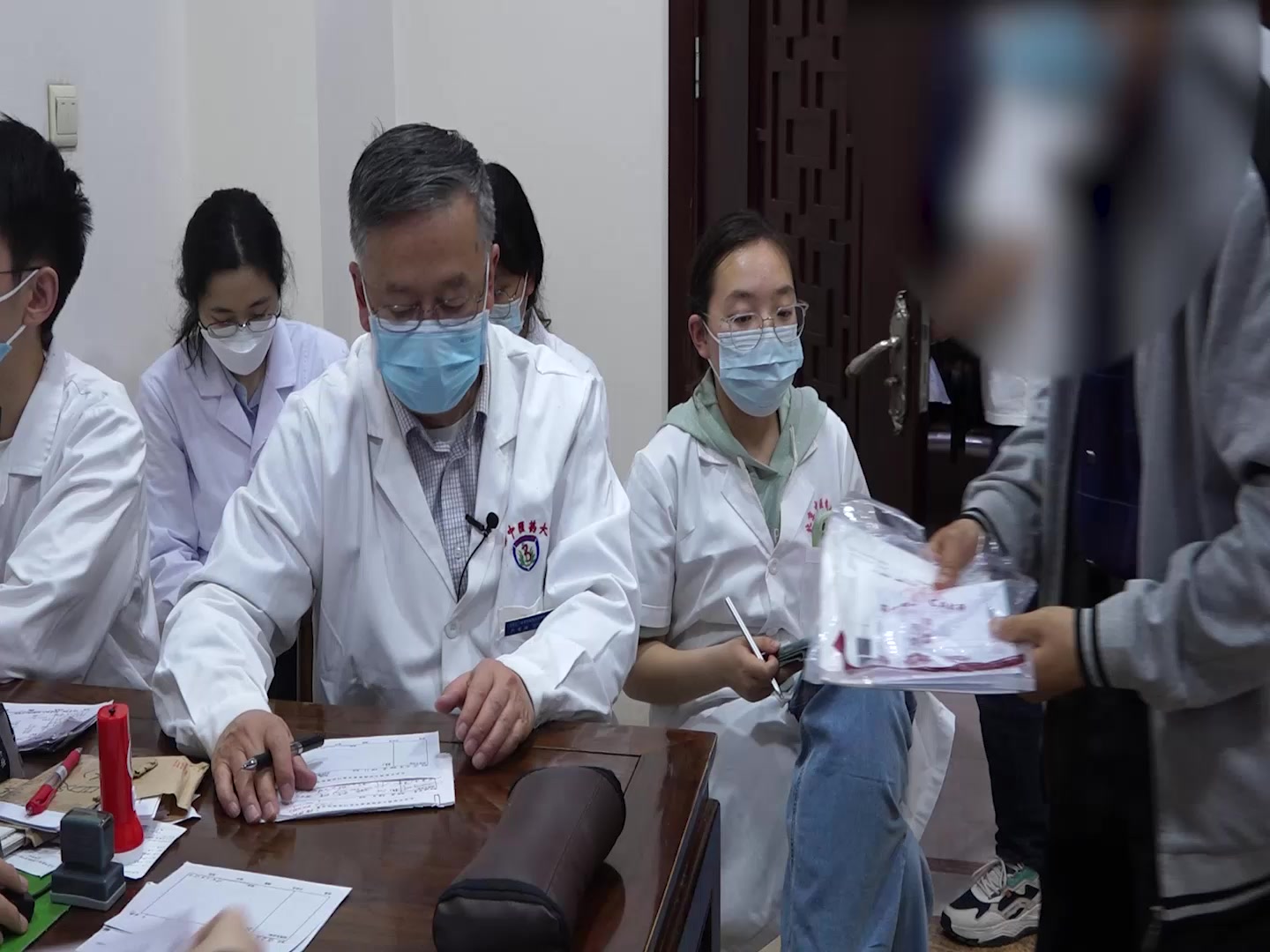 肺气虚弱：70岁心梗患者心脏不适尿泡沫的益气活血法