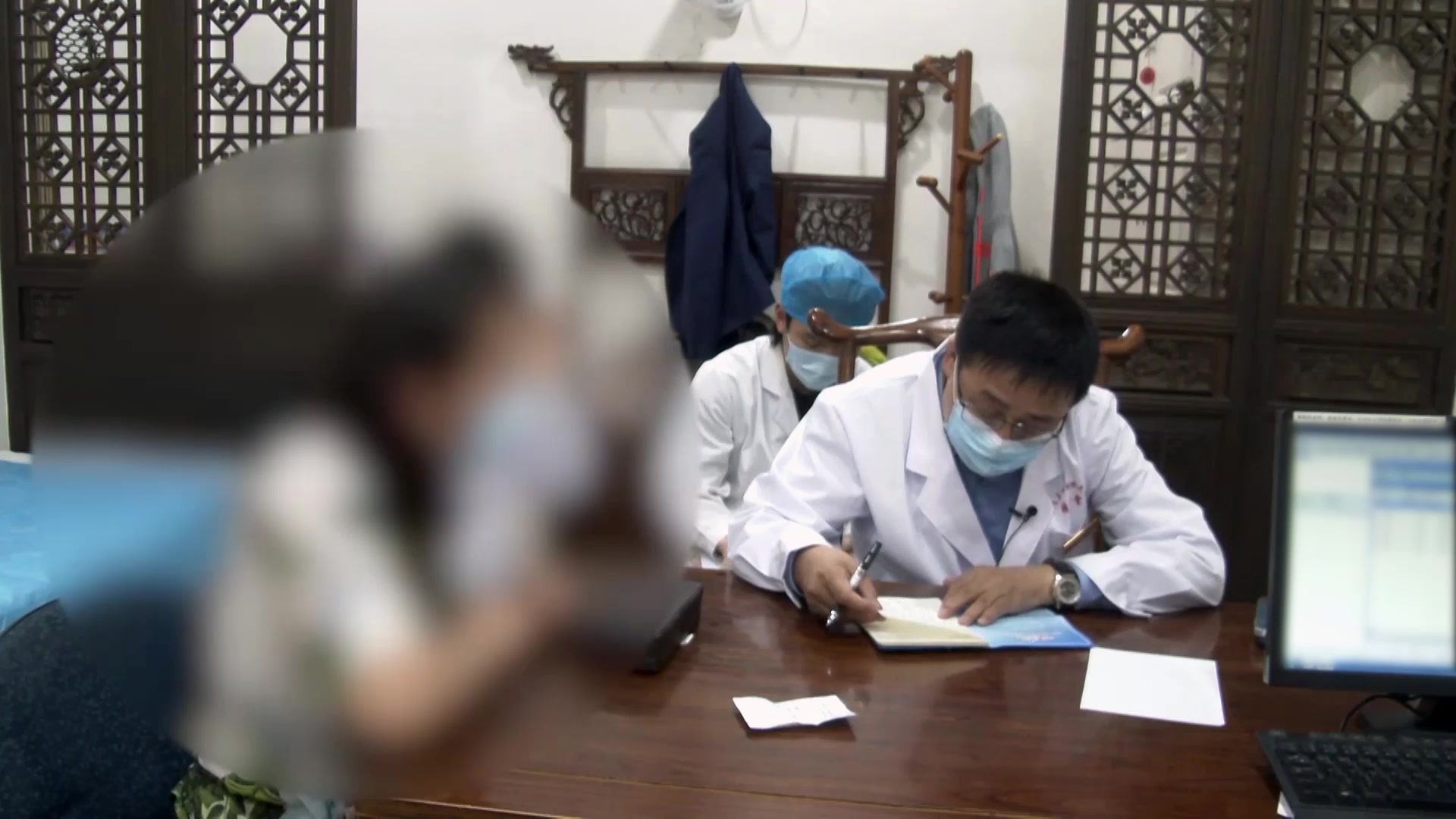 脾肾阳虚湿浊内蕴：53岁女甲状腺结节手足汗尿频之温阳调治