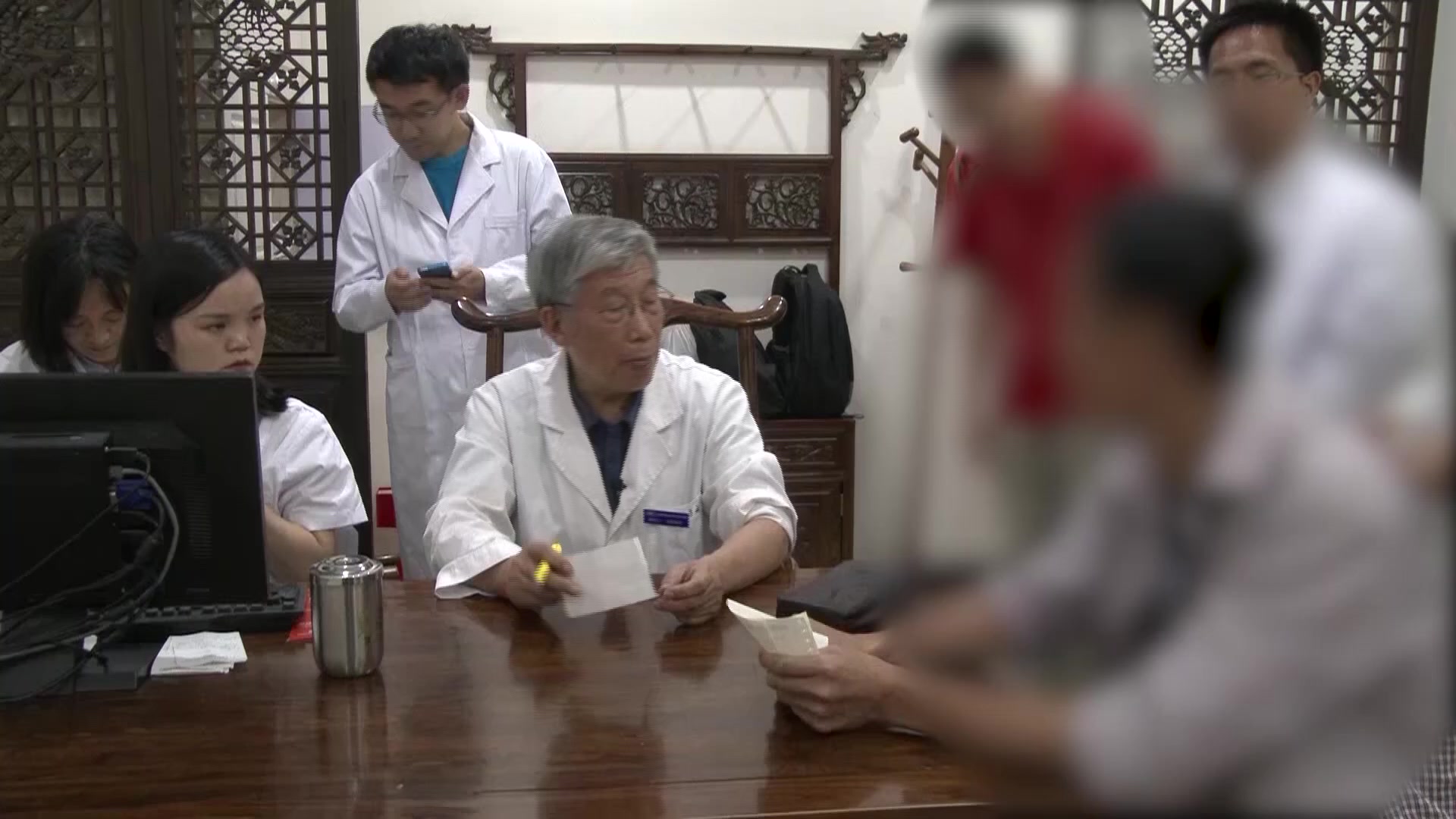 阳气内郁肝气不疏：42岁男性抑郁状态伴手凉的理气通阳法