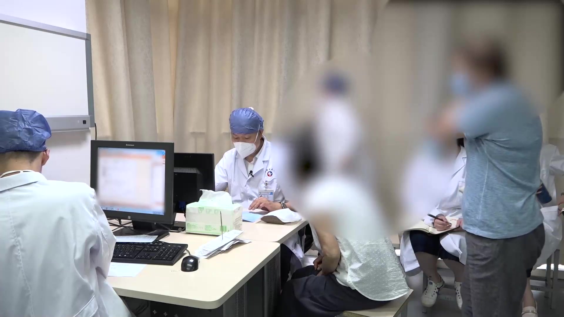 风痰化热：83岁女性夜间及晨起阵咳伴咽部痰滞的疏风清热化痰法