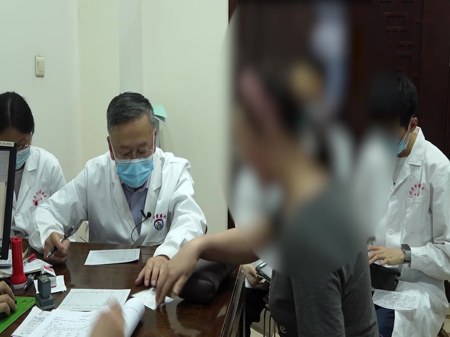 痰热郁肺：40岁女性新冠后咳嗽3月余之清肺化痰法