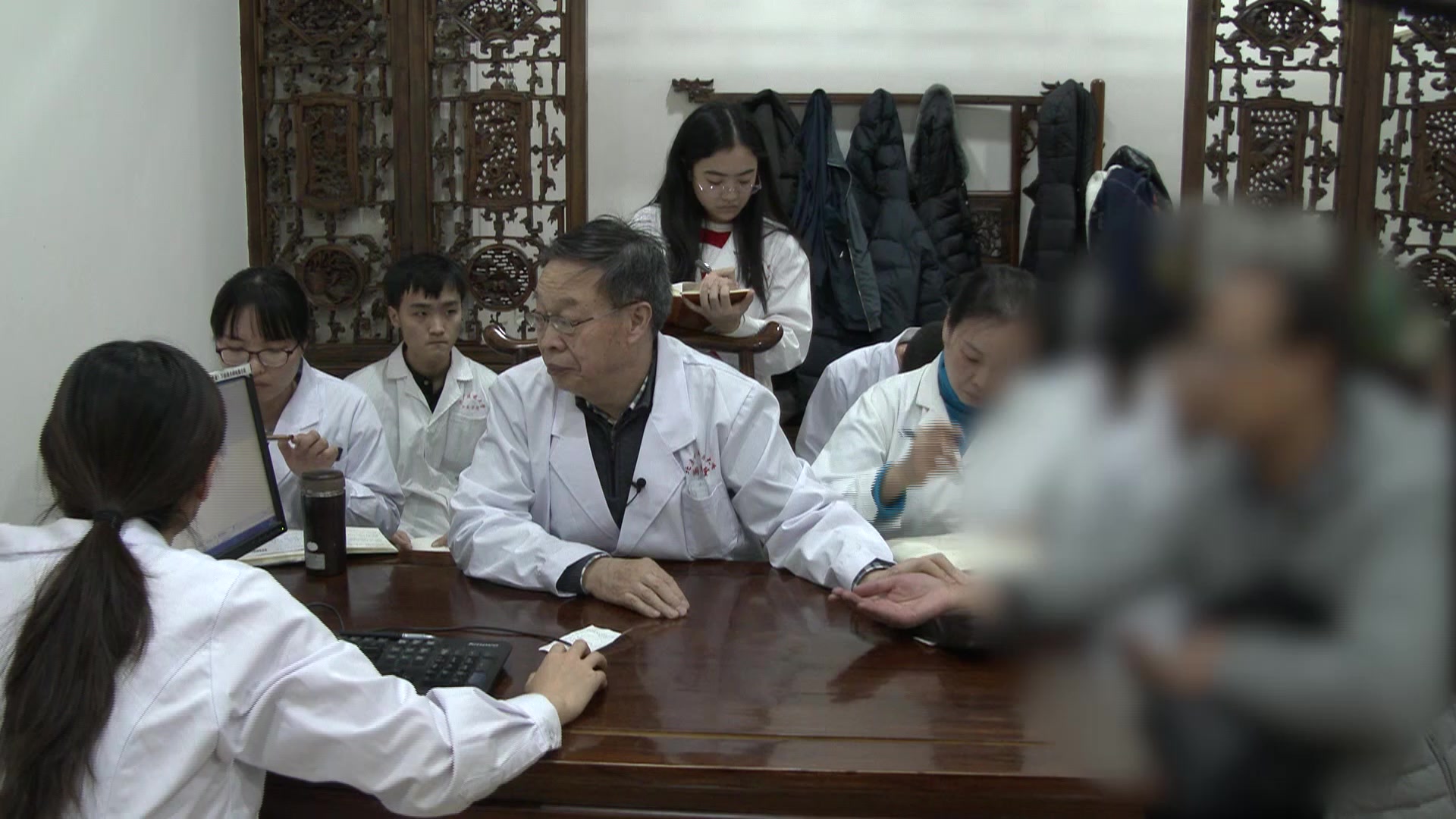 脾肾亏虚浊毒内蕴：36岁男性肌酐升高伴高血压头痛的益肾泄浊法
