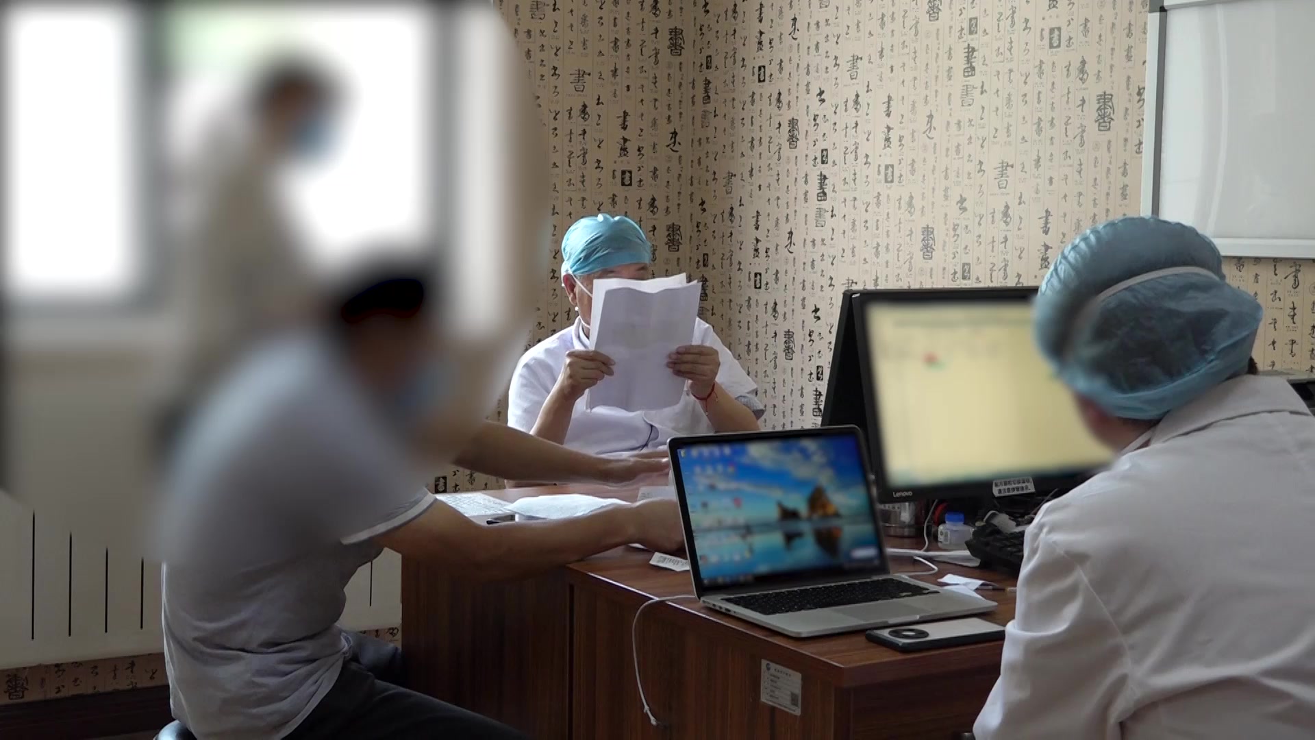 肝胃不和胆热扰心：49岁女性口干口苦失眠的疏肝和胃安神法