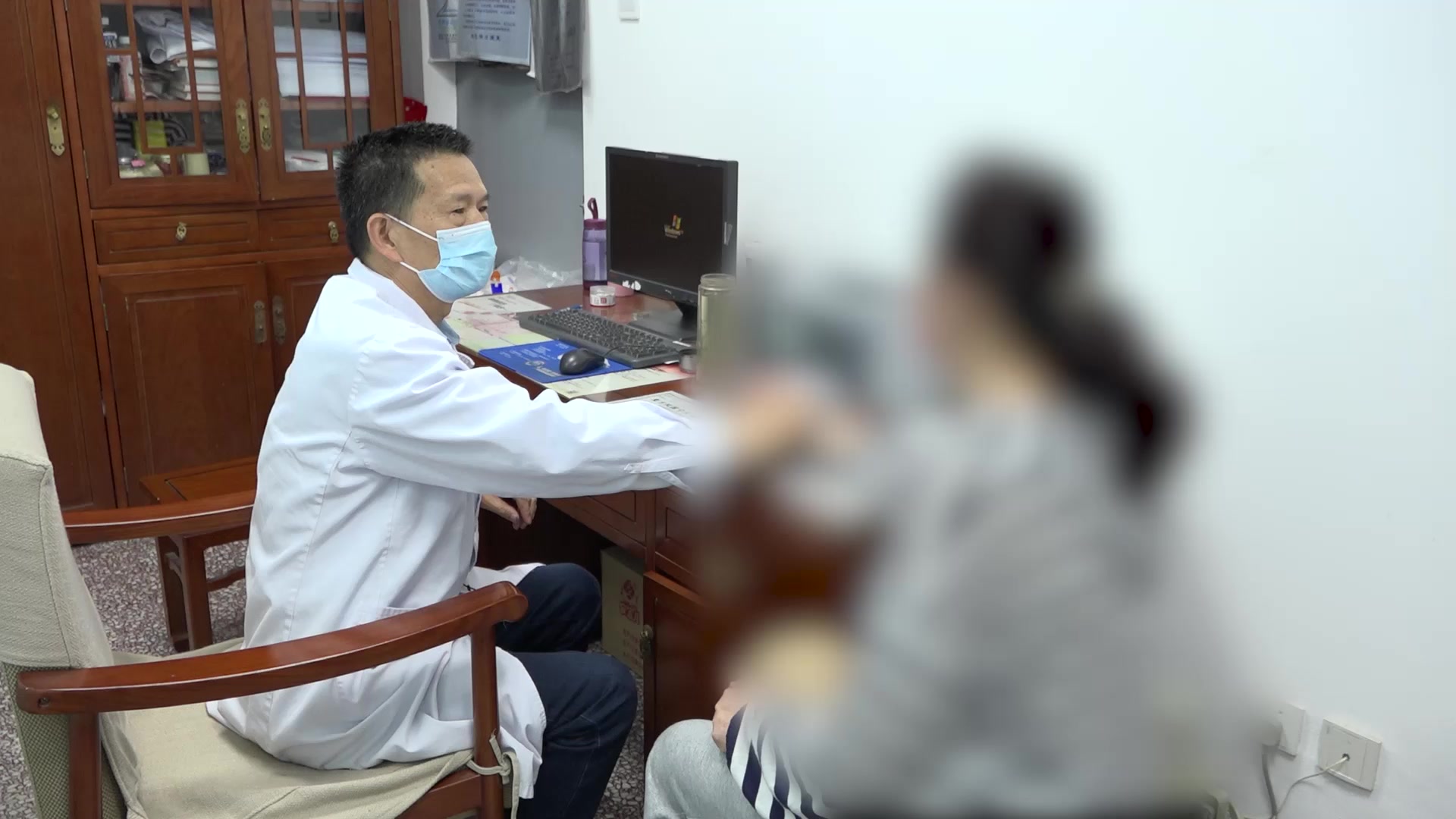 肝火旺盛肾阴不足：40岁女性失眠耳鸣的针灸安神清肝滋肾法