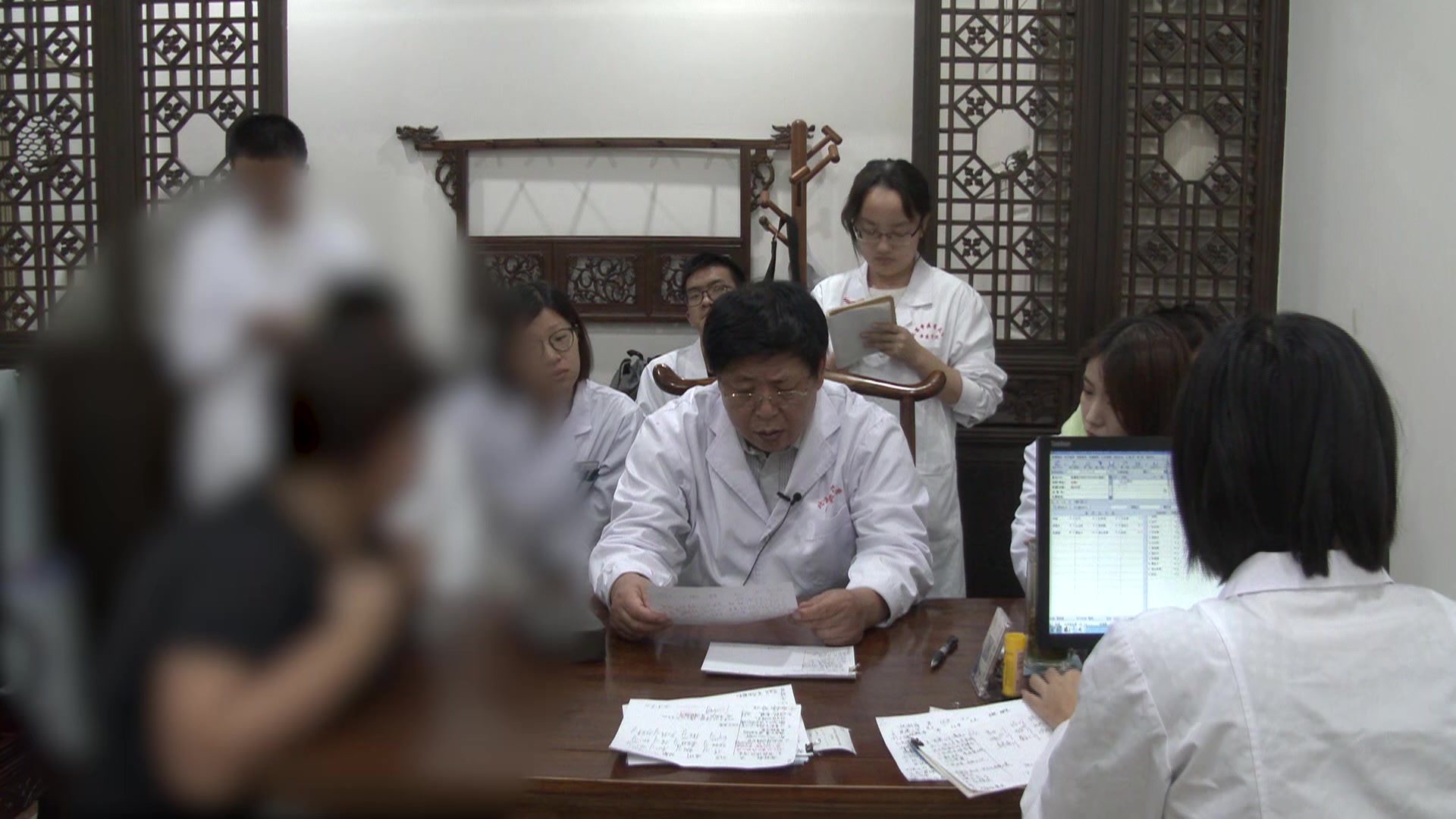 湿郁化热心火亢盛：30岁女性胃痞后嗜睡手胀的清热利湿法