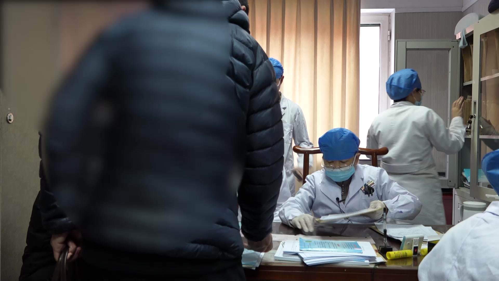 阳虚血瘀胃气上逆：78岁男性冠心病心悸伴肢冷麻木的温阳通络和胃法