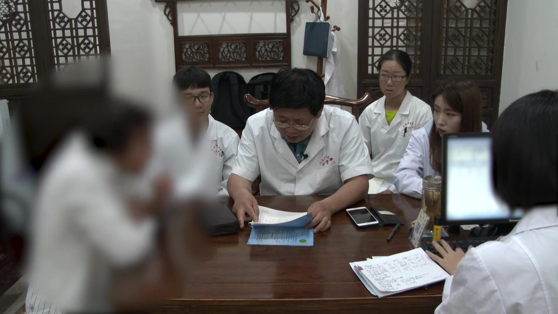 胁痛（肝经湿热证）：63岁女性胁腹背硬痛烧灼感的中医辨治