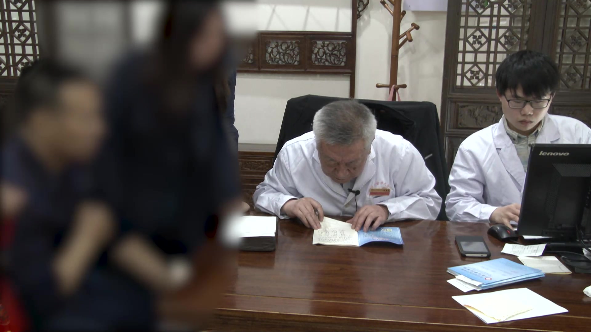 气血亏虚癌毒内蕴：48岁男性结肠癌术后便血尿血的扶正补血法