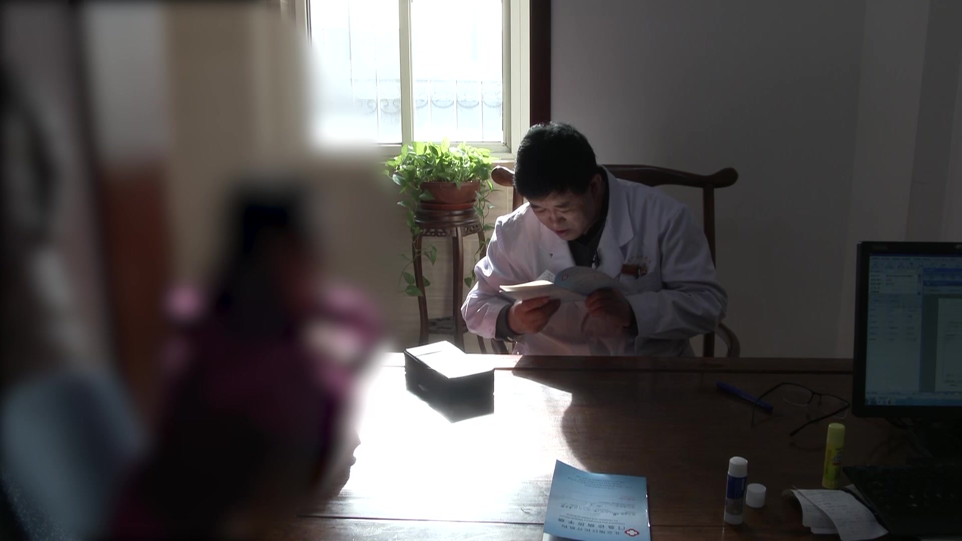 肝胆湿热证：59岁女性失眠复诊，清热利湿兼睡眠调护