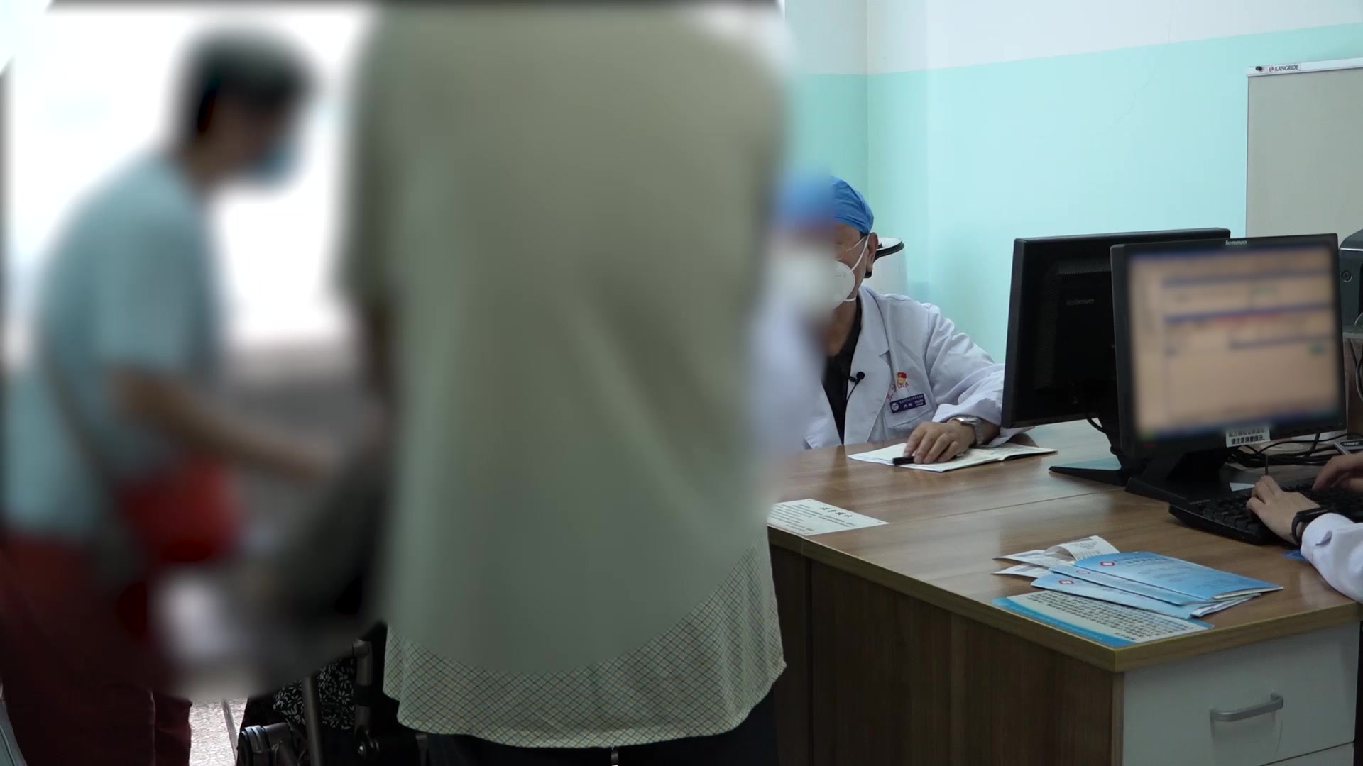 气阴两虚血瘀湿阻：84岁女性站立不稳腿肿凉的中药加减法
