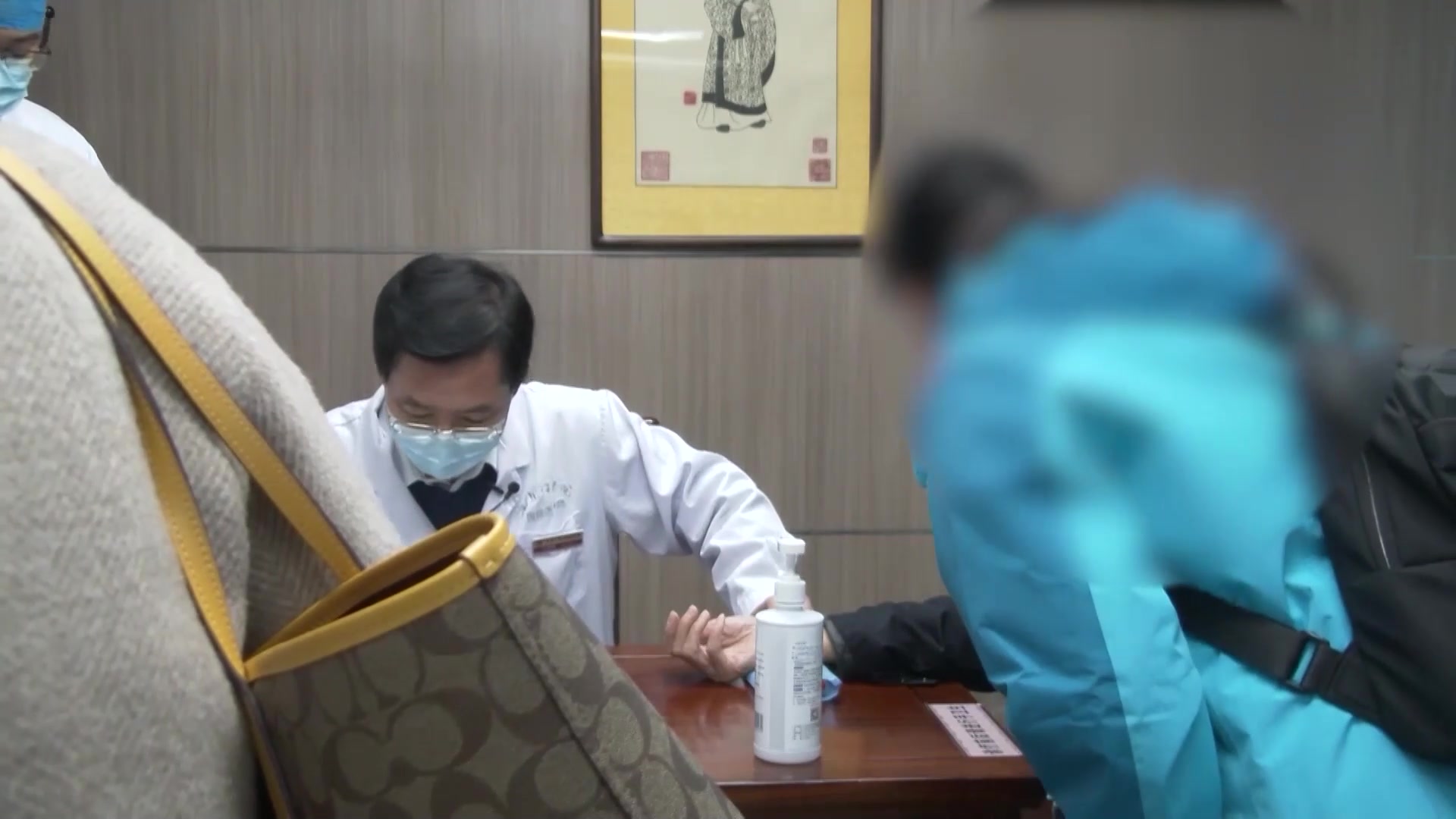 慢性肾功能不全肾性贫血并酸中毒：76岁男性夜尿增多3次的补血纠酸治疗