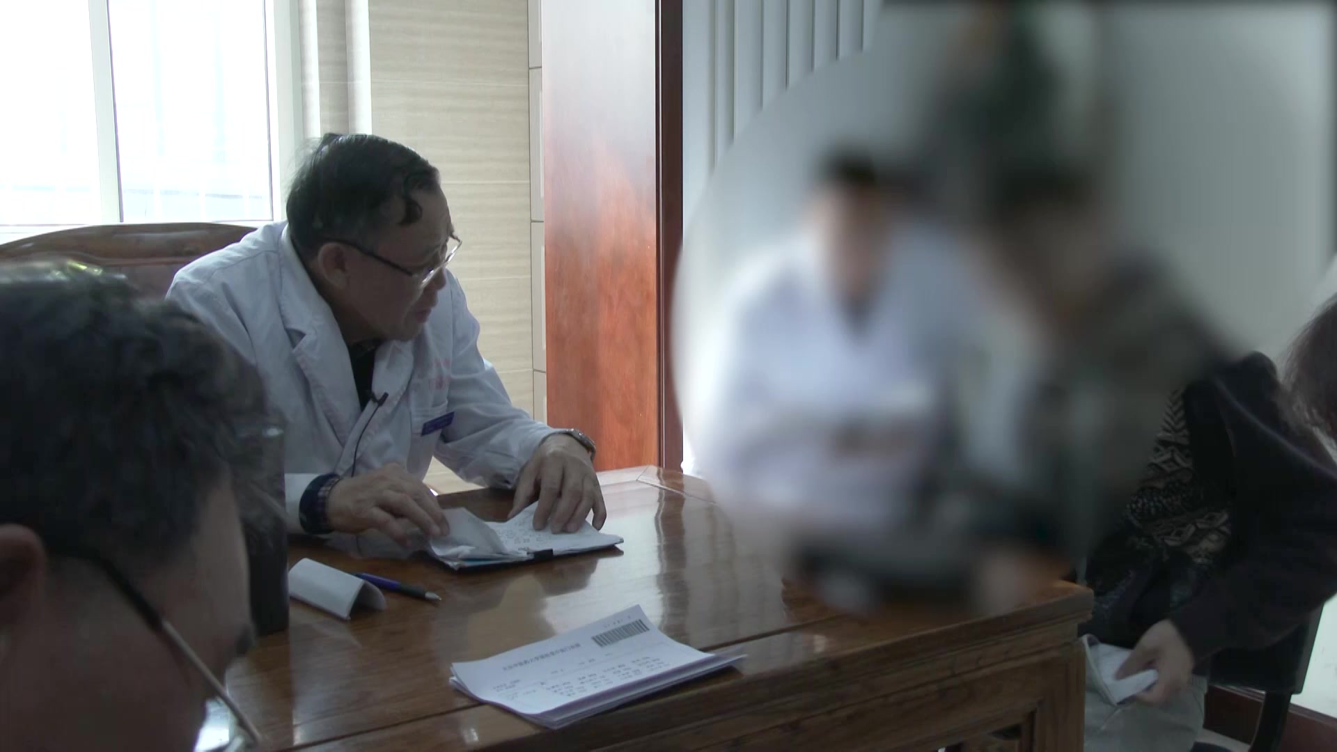 中气不足清阳不升：24岁男性尿频尿道灼热的补中益气法加减
