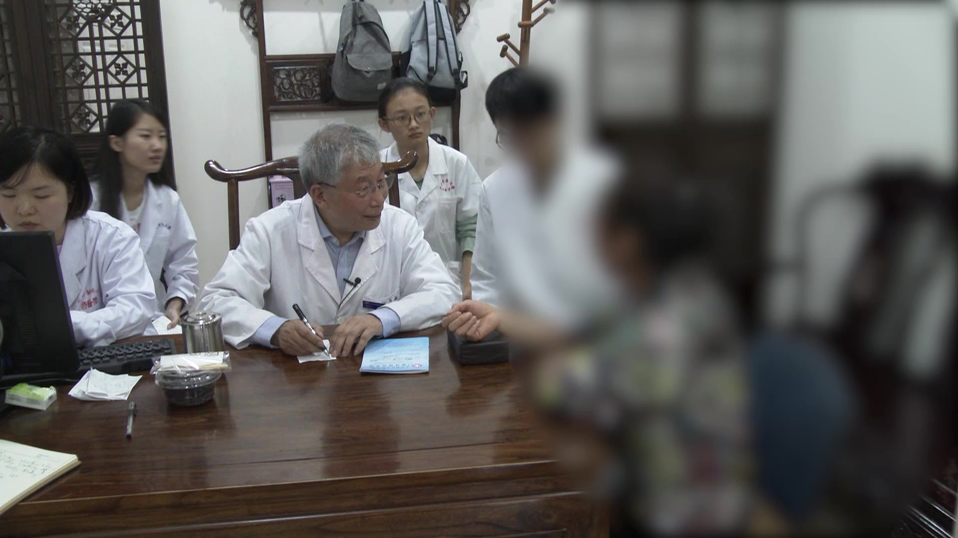 肝胃不和心胆气虚：62岁女性头晕胃脘堵闷易惊之疏肝和胃安神法