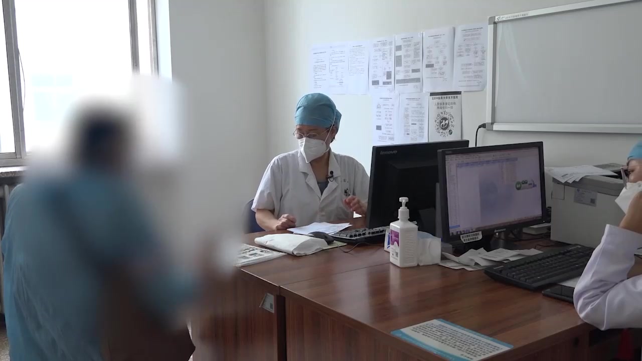 结缔组织病血管炎可能：72岁女性游走性足痛肿胀的免疫调节治疗