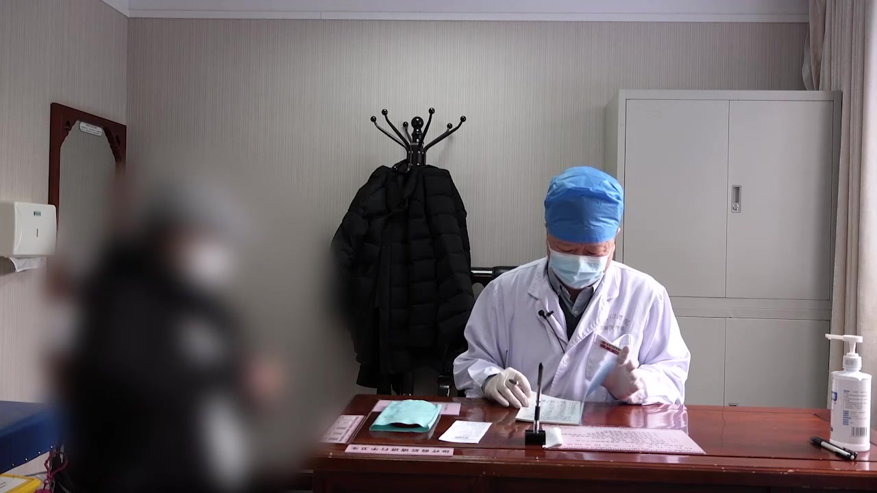 阴虚内热肝气郁结：45岁结节病复诊脚心热的中药守方续治