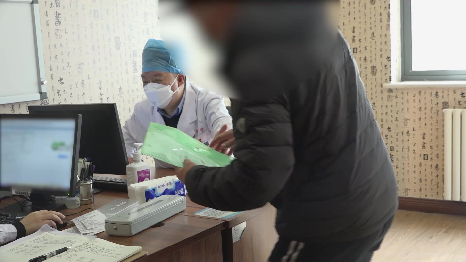 痰瘀化热神机受损：52岁男性脑梗后头晕视乱的清热化痰开窍法