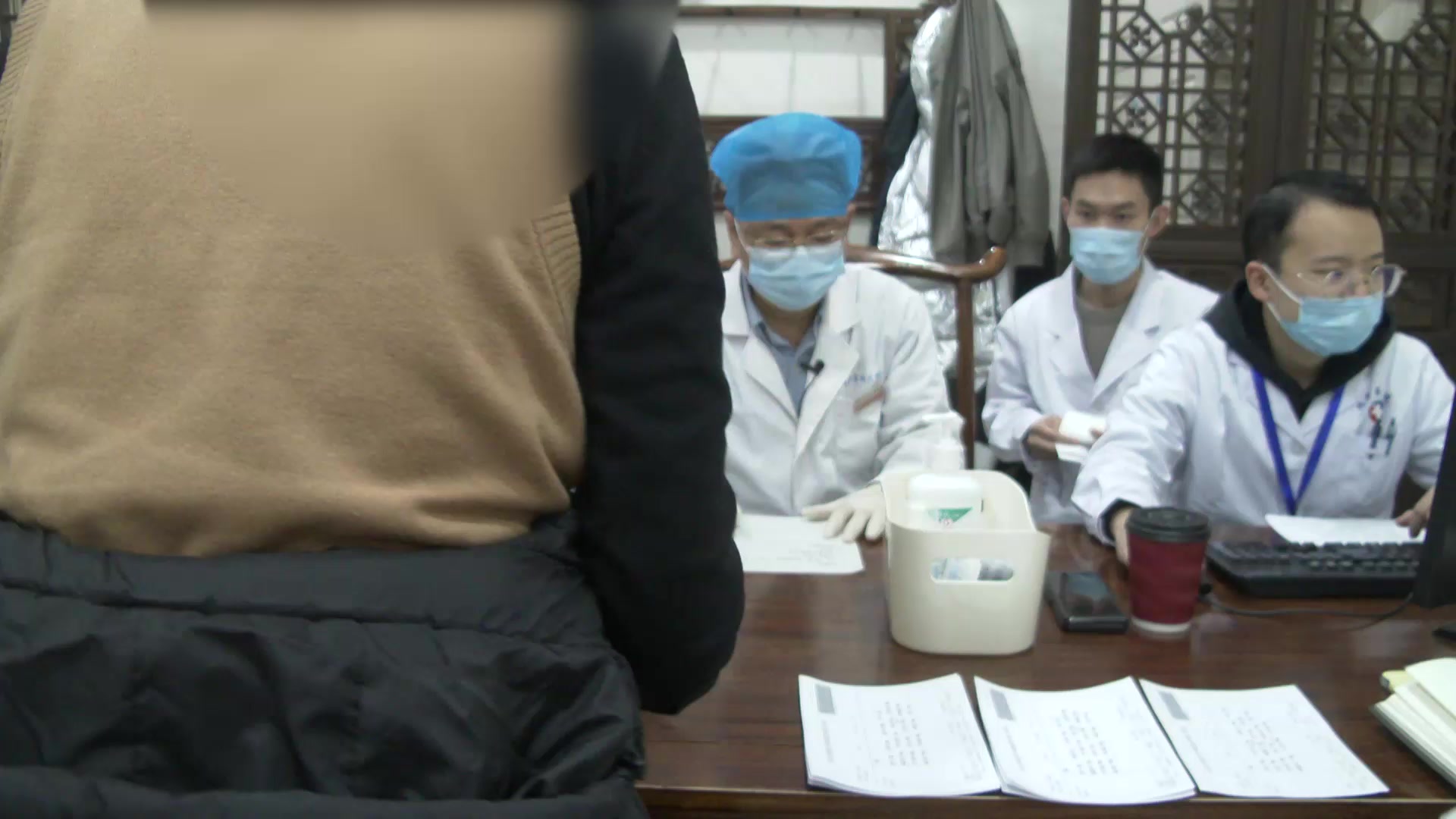 风邪湿热瘀滞：28岁女性划痕症湿疹的祛风清热除湿法