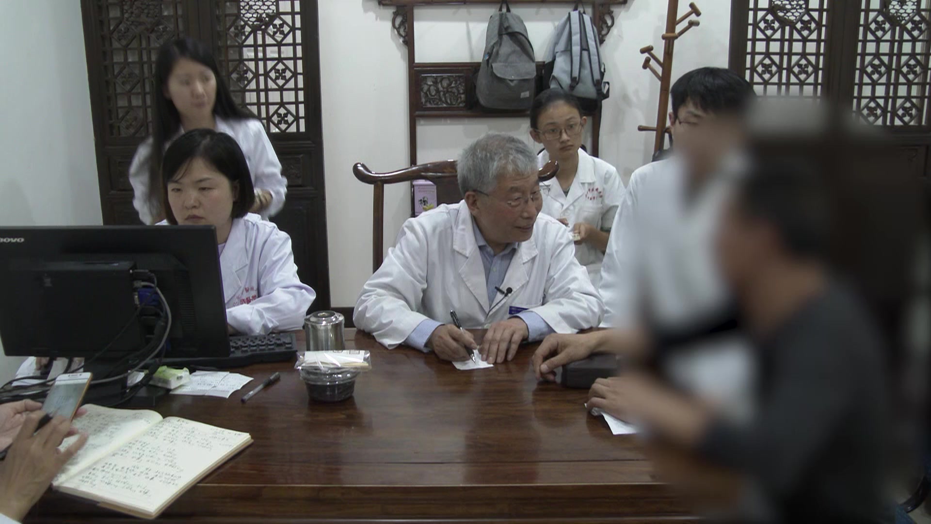 肝肾阴虚脾胃虚寒：47岁男性失眠伴眼干咽干的中药辨治