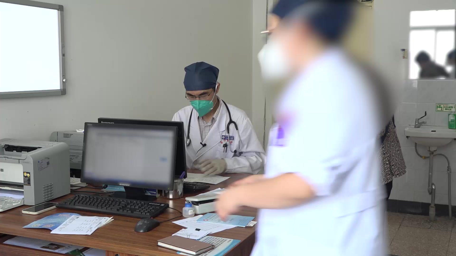 少阳阳明太阴合病：77岁心悸病窦起搏器后腿沉失眠的六经辨治