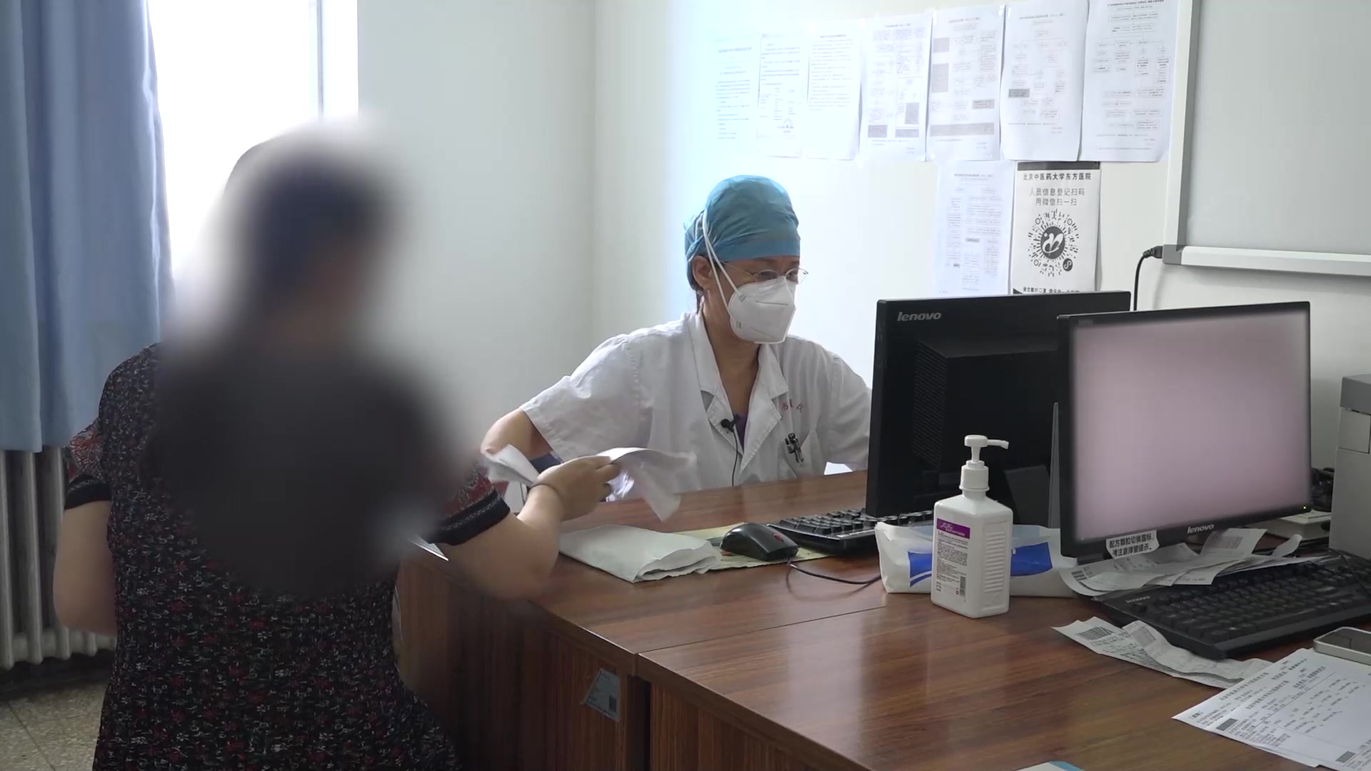 肝肾不足湿浊痹阻：49岁更年期女性多关节疼痛的祛湿通络调治
