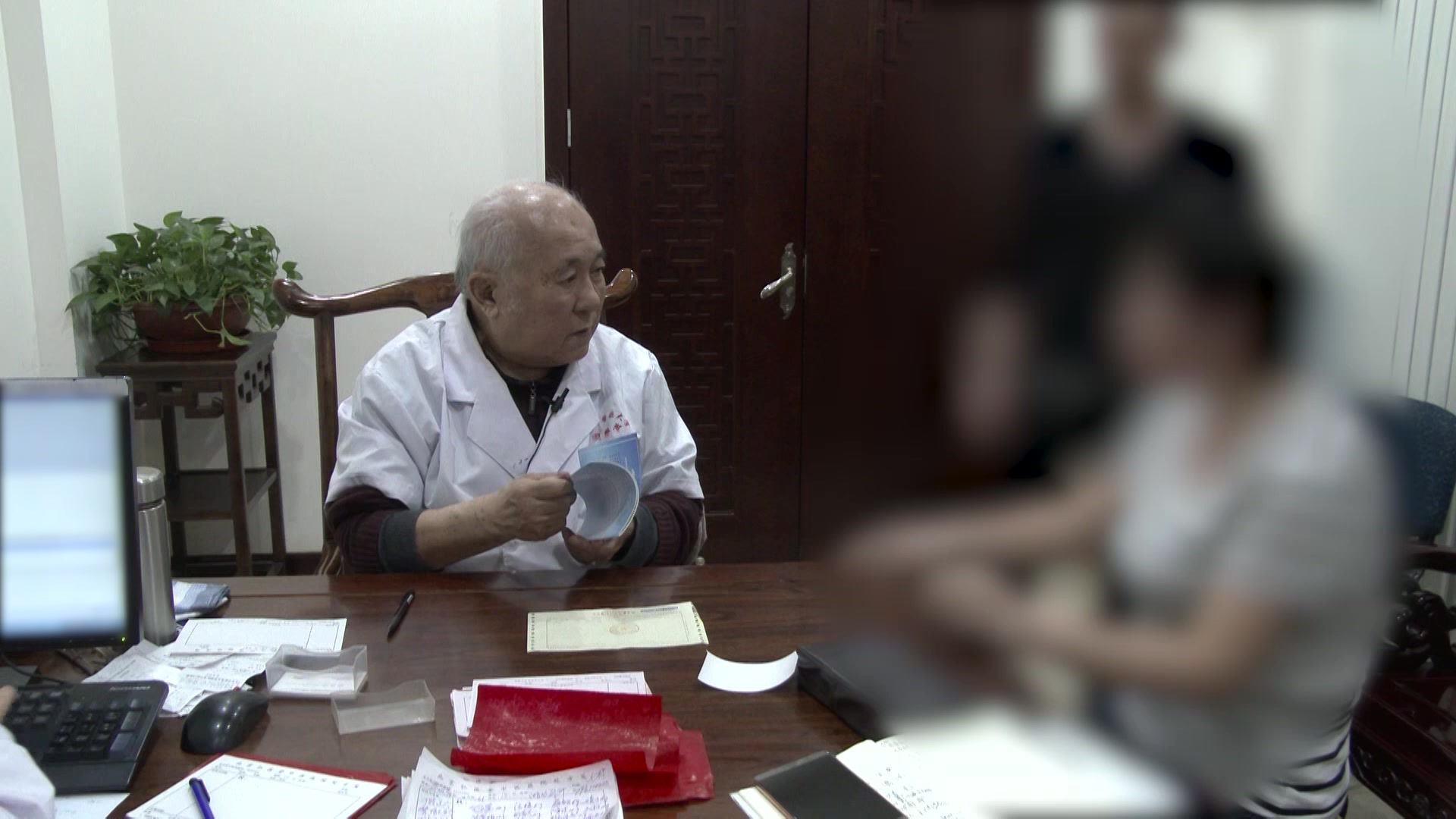 脾肾气虚 固摄无权：35岁女性糖尿病高血压伴尿蛋白的益气固摄法