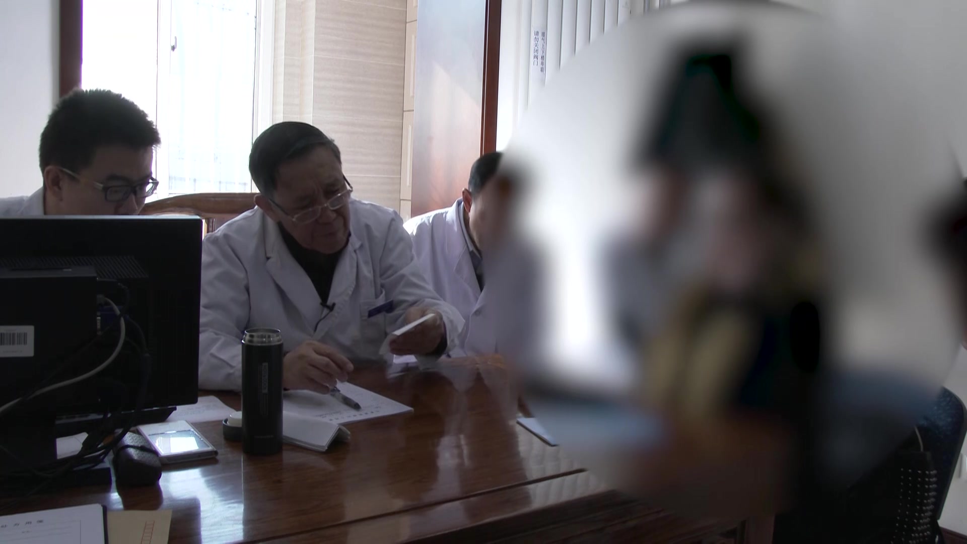 肝郁脾虚兼郁热：31岁抑郁症女性停西药后头胀烘热的疏肝健脾清宣法