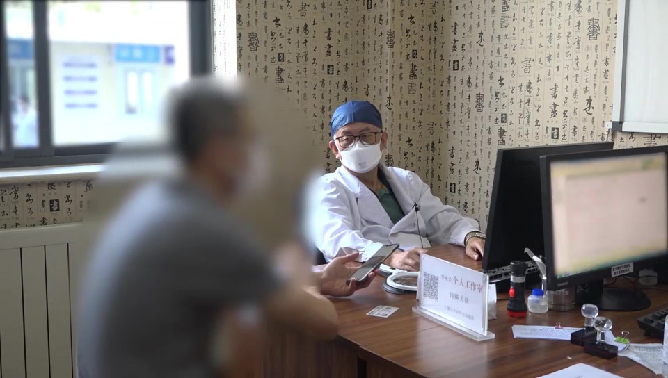 肝郁脾虚湿热内蕴：51岁男性慢性荨麻疹的疏肝健脾清热利湿法