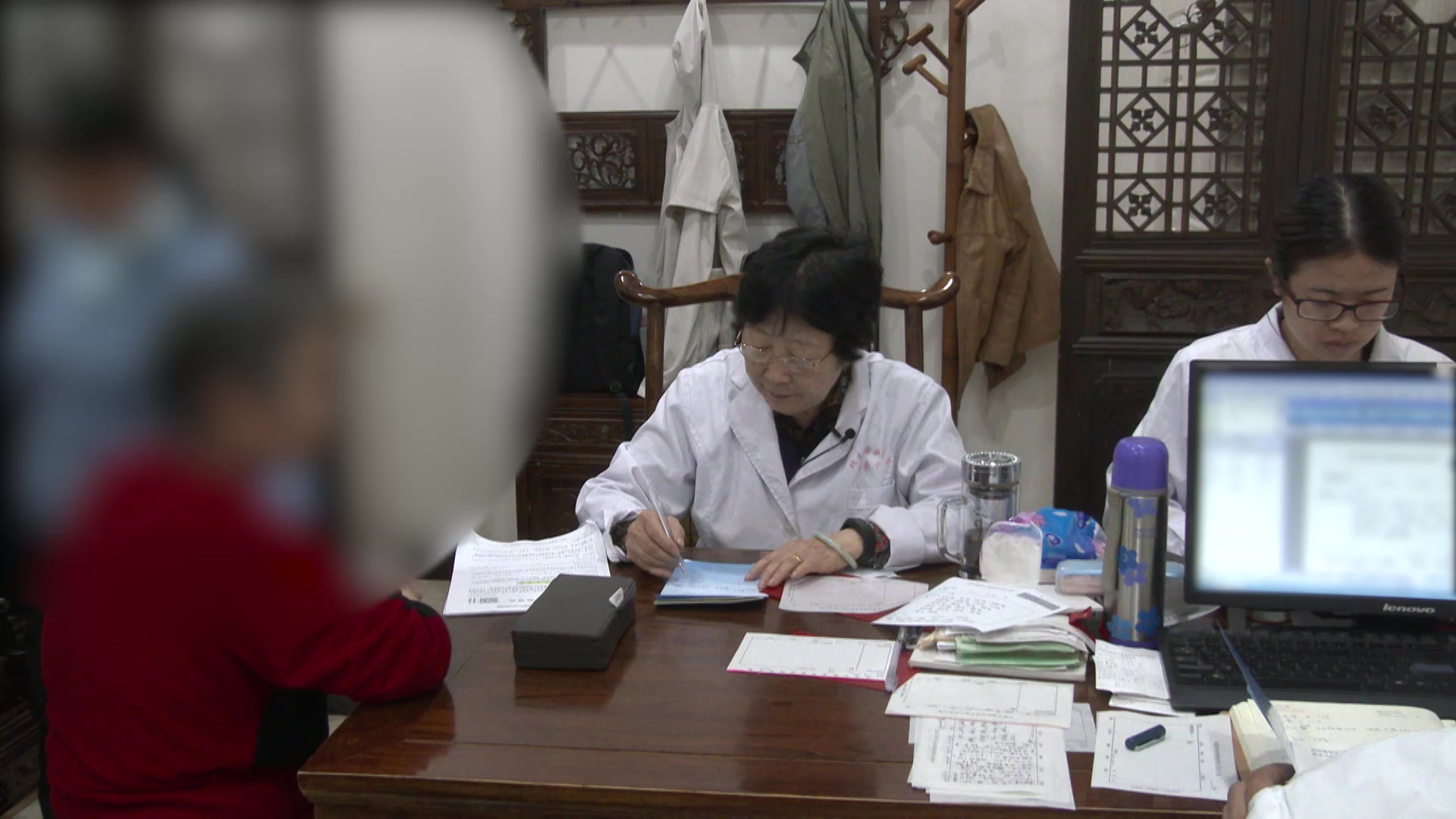 肝肾阴虚阴阳失调：72岁高血压患者血压波动头响足冷的中医辨治