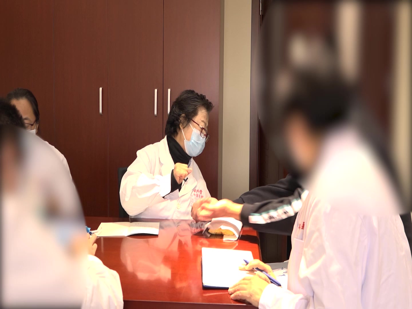 肝脾不调肺气郁痹：36岁男性反气胸堵不欲食的疏肝宣肺法