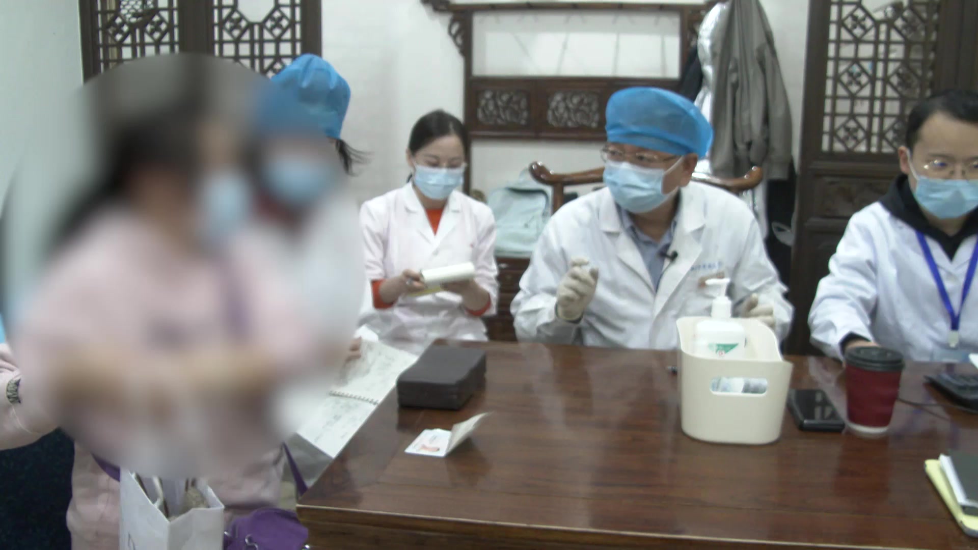 寒热错杂气滞血瘀：48岁女性胃胀打嗝胸闷失眠的半夏泻心汤加减