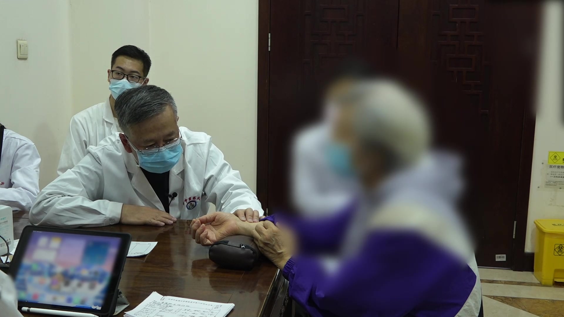 痰热壅心心气不足：73岁糖尿病女性三亚归来失眠的中医辨治