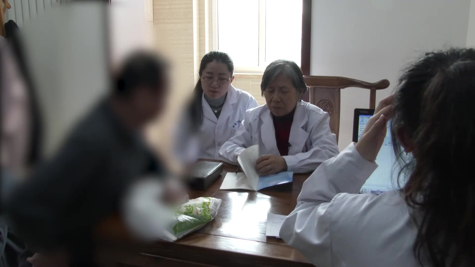 肾虚湿阻气血不足：57岁男性腰痛肢麻的补肾利湿法