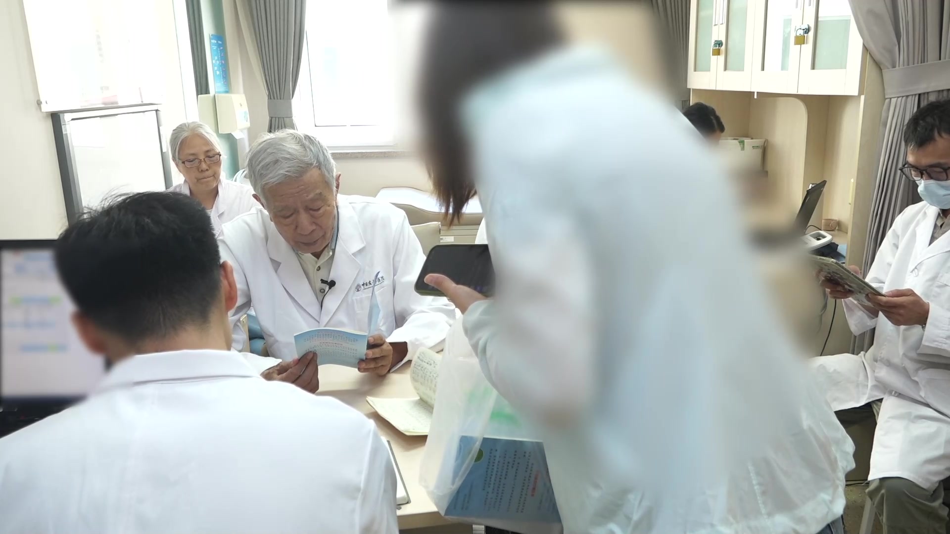 气阴两虚胃气上逆：72岁心衰患者胸痛缓解后盗汗打嗝的方药调整