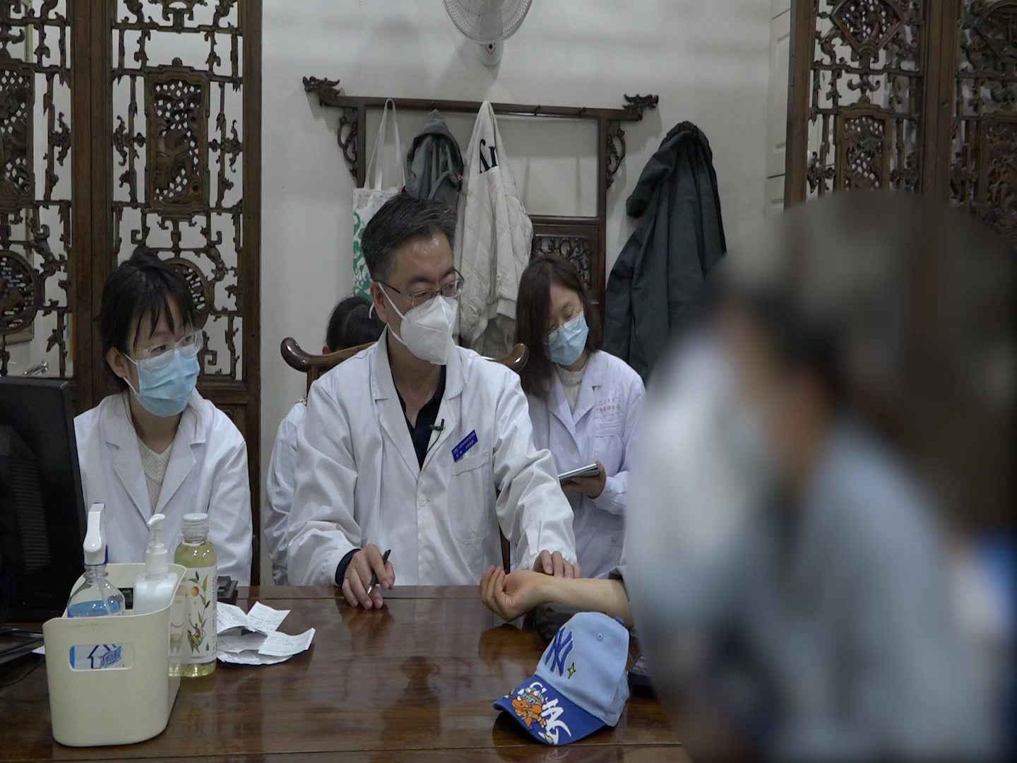 肝郁脾肾两虚寒热错杂：34岁女性月经量少失眠脱发的温清调经法