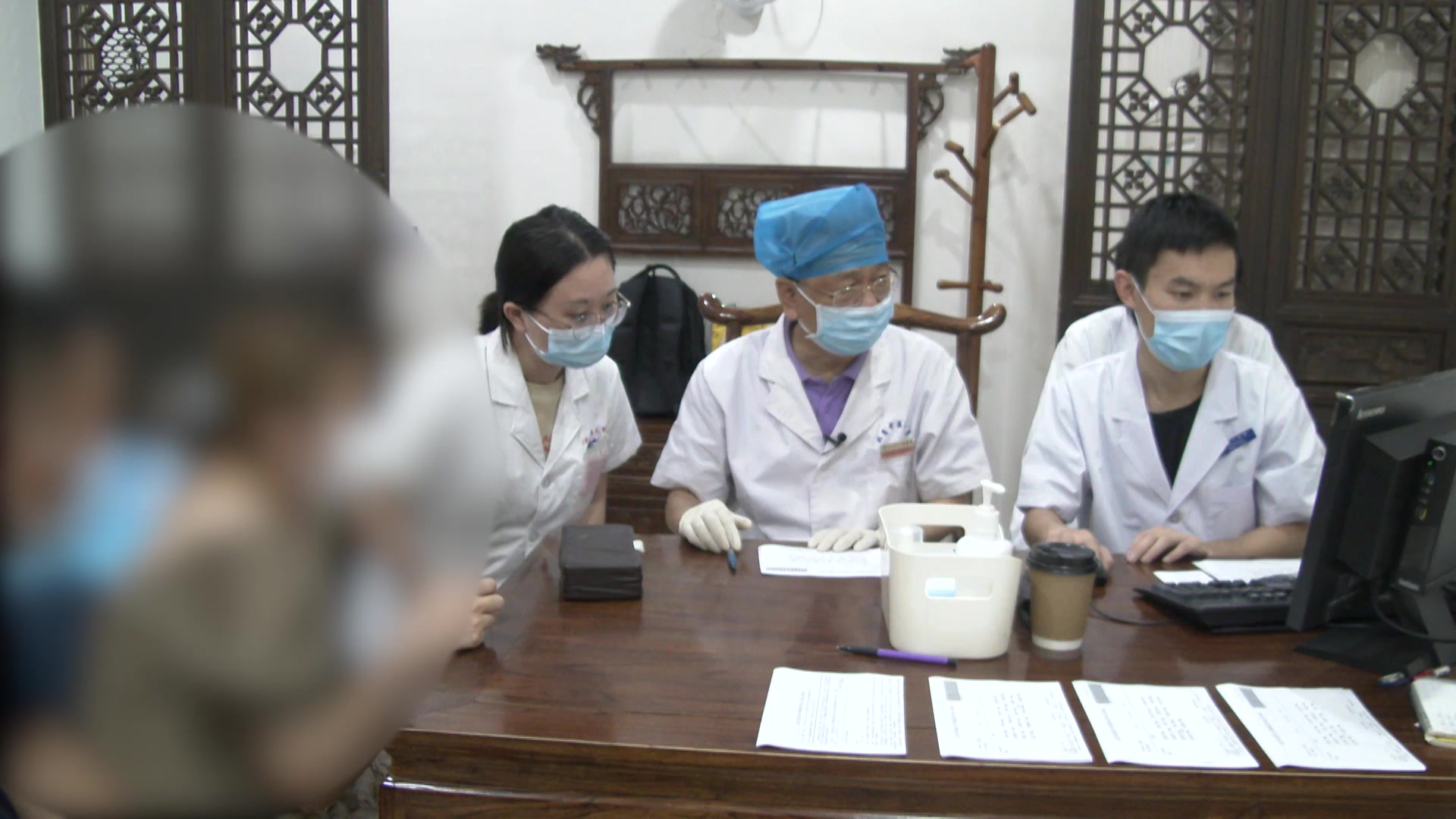 肝火扰心：20岁女癫痫夜间喊叫手颤的清肝泻火法