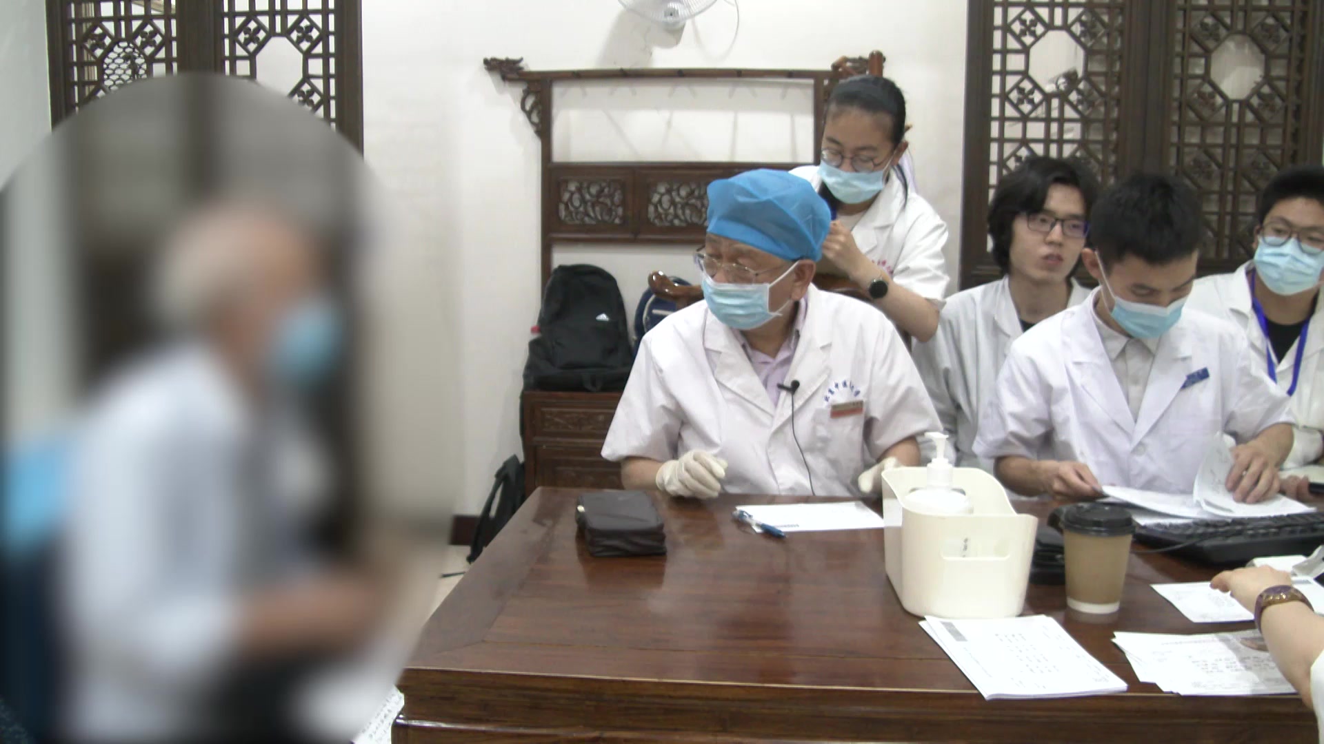 痰饮阻肺寒热错杂：67岁男性反复咳嗽伴吸气障碍的温清并用祛风法