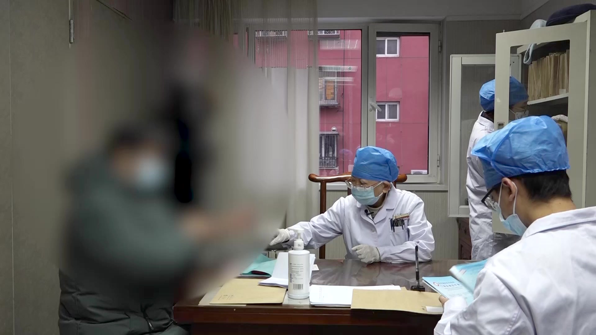 脾虚湿盛肝阳上亢：71岁风心病患者胸闷肢麻的健脾燥湿平肝通络法