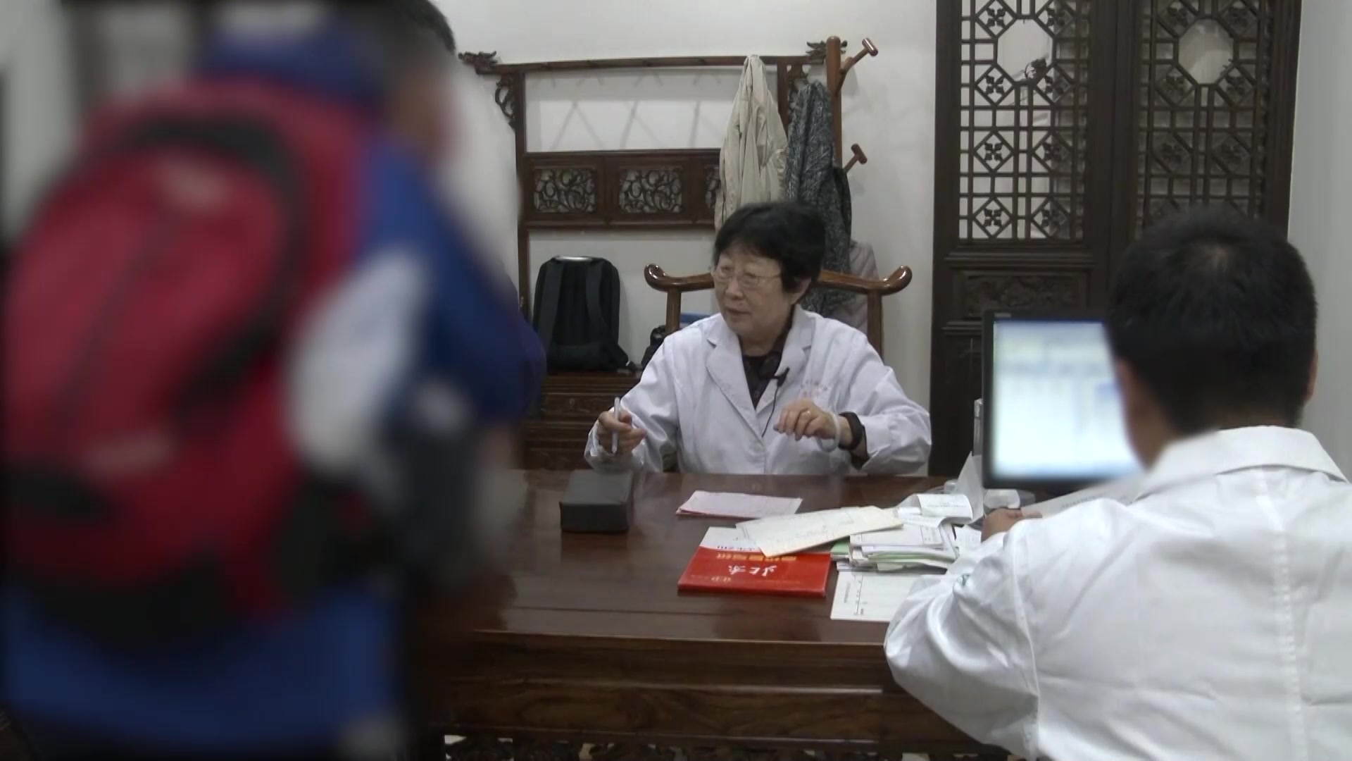 血脉瘀阻：67岁心脏搭桥支架术后心前区发沉伴活动劳累的活血通络法