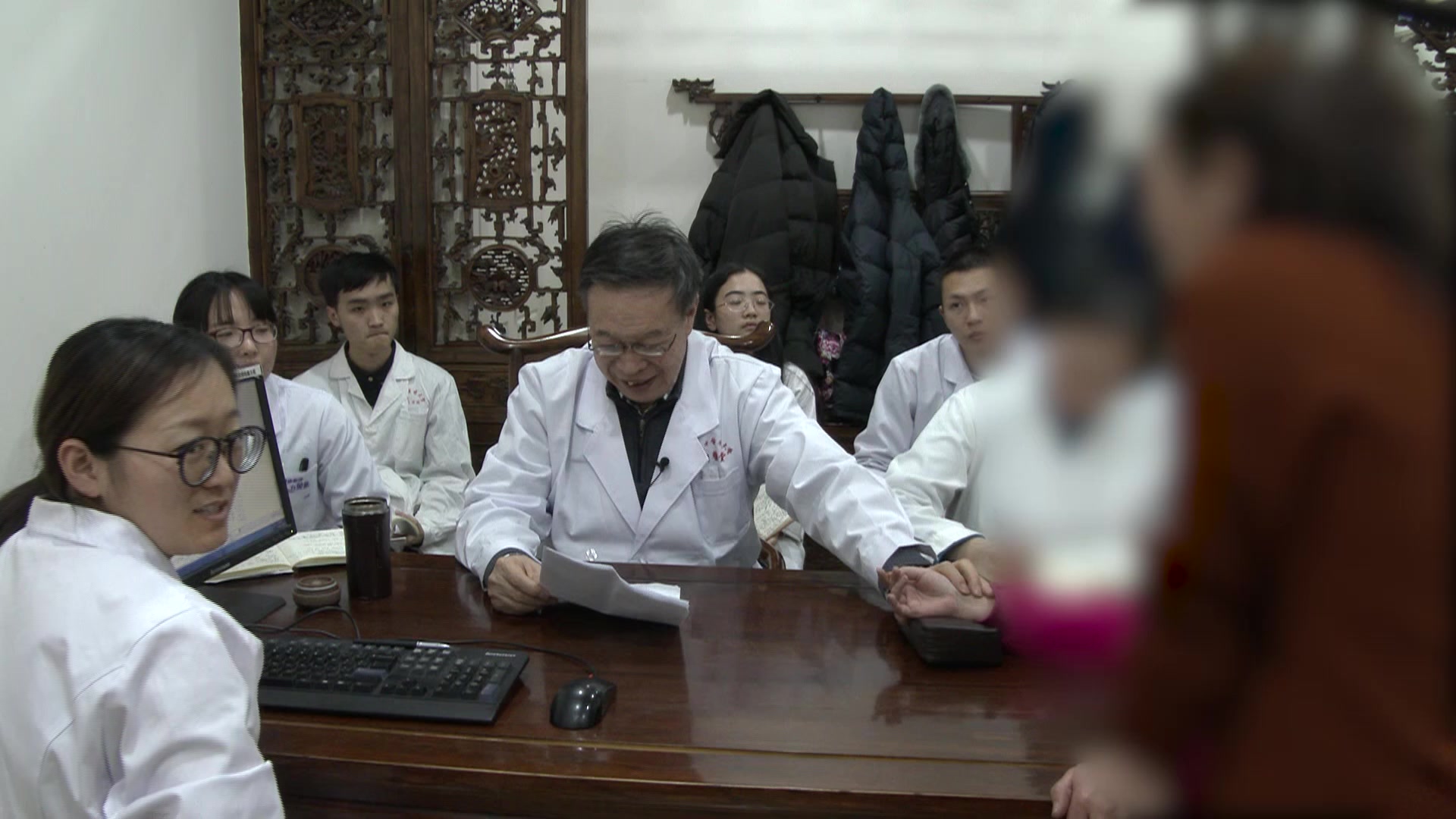 湿热下注肠燥津亏：9岁紫癜肾患儿尿痛便秘的利湿通腑法