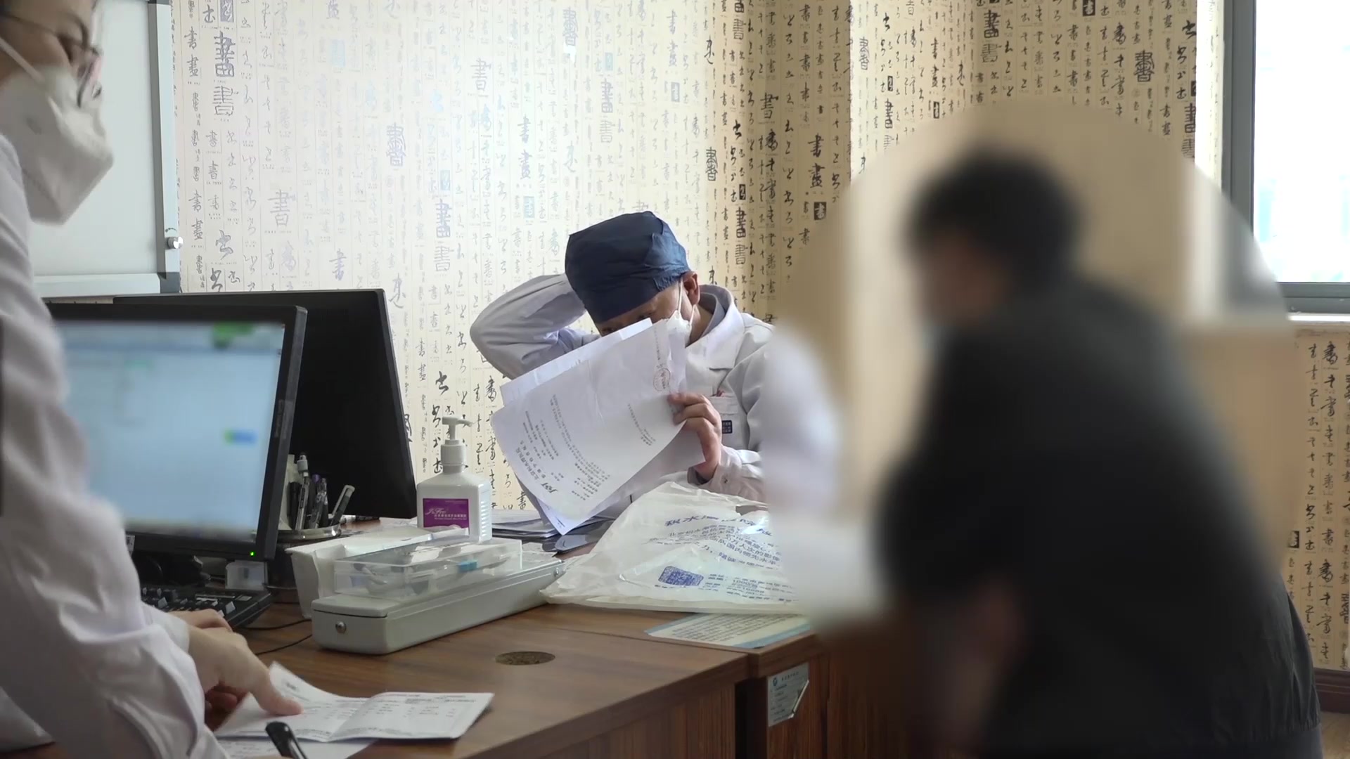 痰湿蒙窍肝气郁结：28岁男性眩晕视物模糊的化痰开窍疏肝法